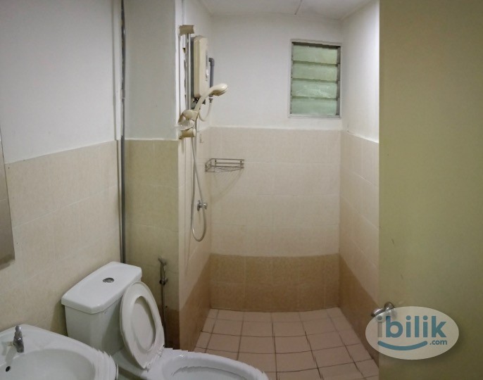 Middle Room at Koi Tropika, Puchong WITH PRIVATE BALCONY - Image 1