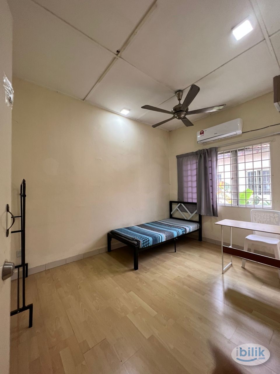 ✨🛏️Private Middle Room for rent at Kota Kemuning, 🚗5min drive to Columbia Asia Hospital,  Gamuda Walk , Anggerik, Aeon B - Image 1