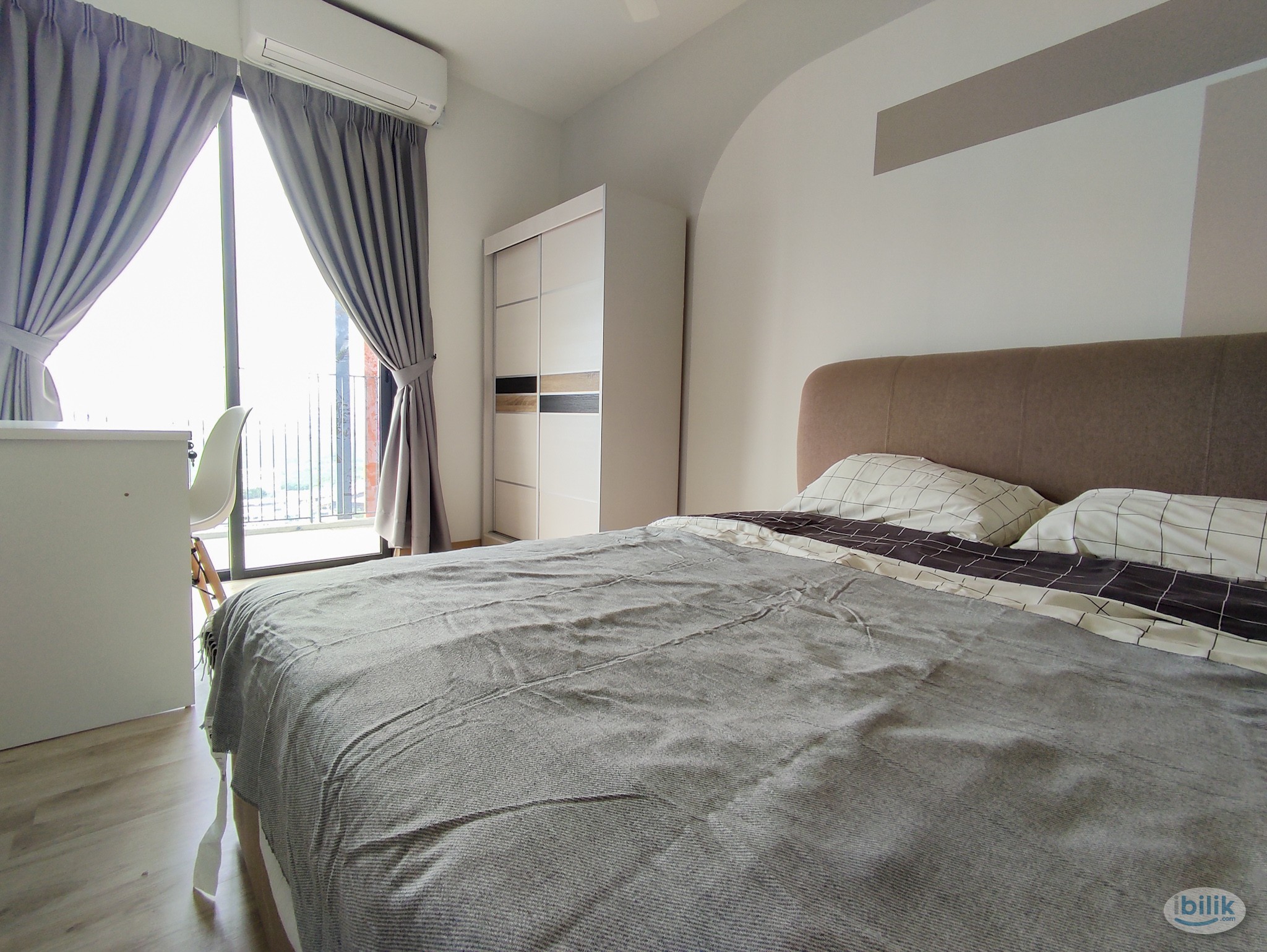 mix gender‼️(Master Room A w toilet) WIFI AirCond Near MRT BUS at Emporis, Kota Damansara Sungai Buloh Bandar Utama TTDI - Image 1