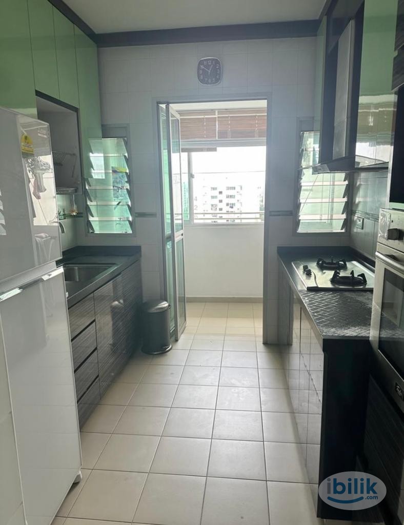 1511. Single Room at Idaman Residence, KLCC - Image 3