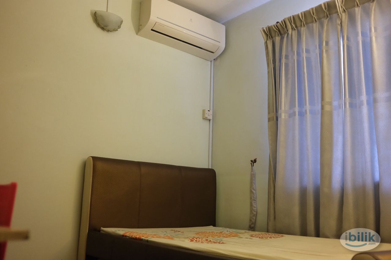 Middle Room at Pantai Hillpark 5, Bangsar South - Image 1