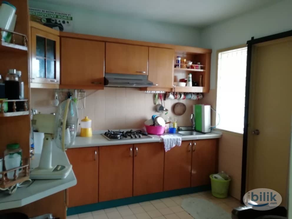 Middle Room at Pantai Hillpark 5, Bangsar South - Image 3