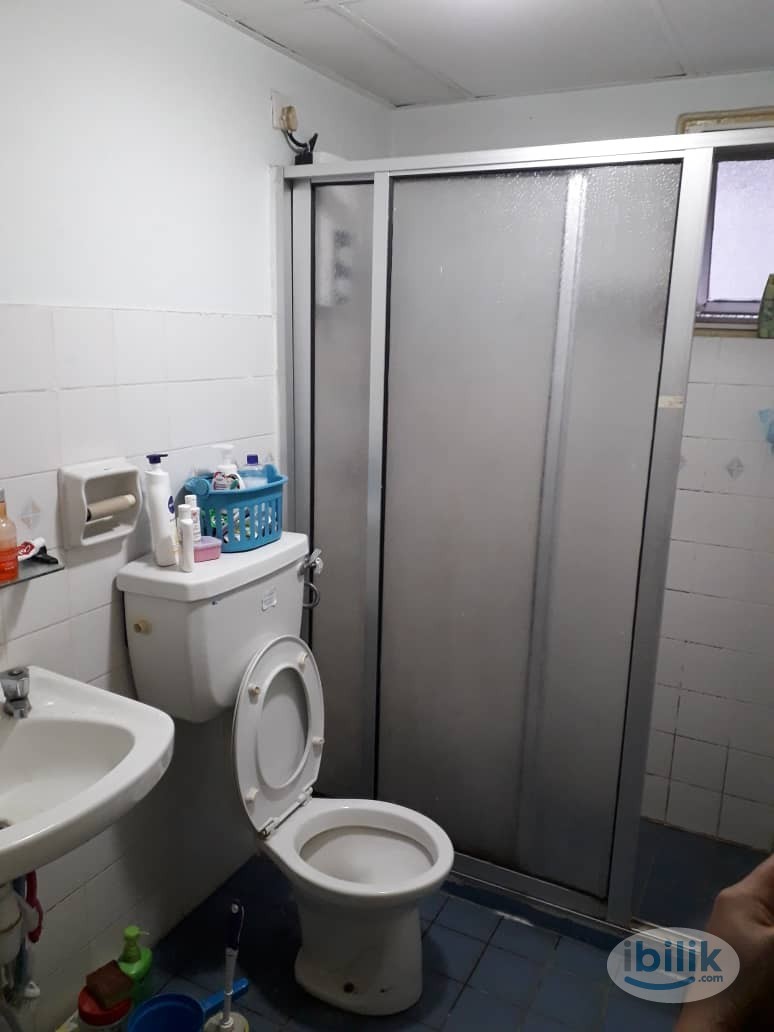 Middle Room at Pantai Hillpark 5, Bangsar South - Image 4