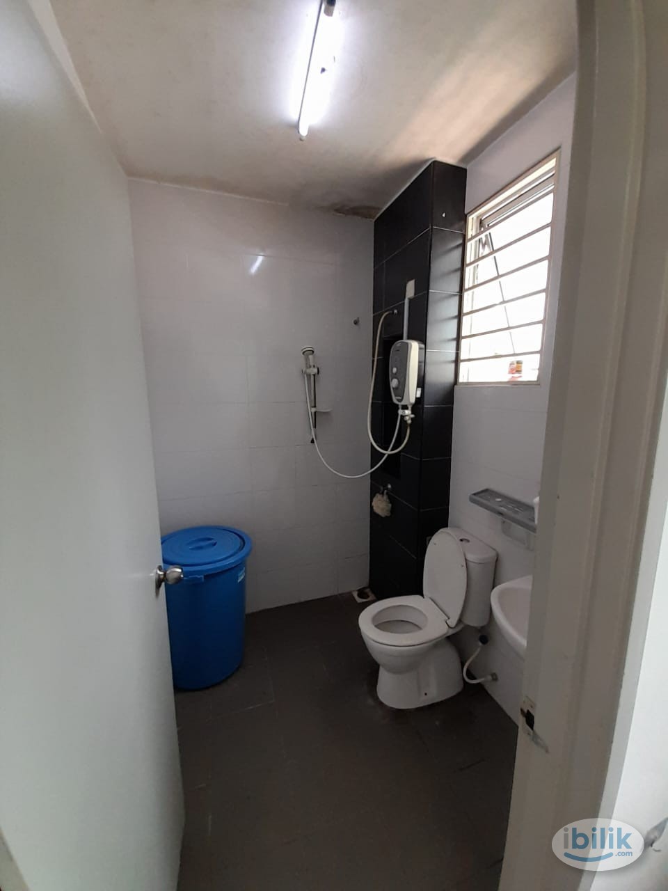 Middle Room With Private Bathroom at BUKIT TINGGI 2 Klang,Selangor - Image 4