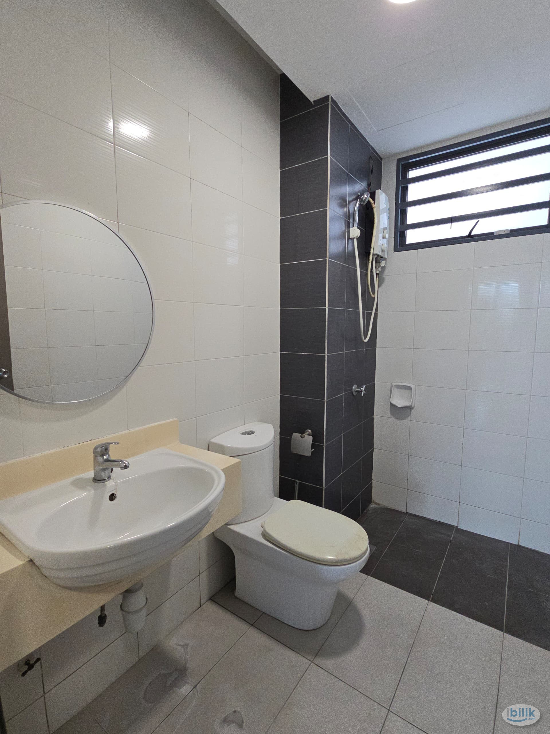[Female Unit] Twin Room with KLCC views (1 station away to Maluri MRT) - Image 4