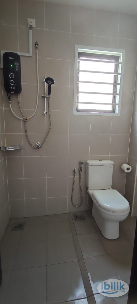 Female or couple Middle Room at Gelang Patah, Johor Bahru - Image 2