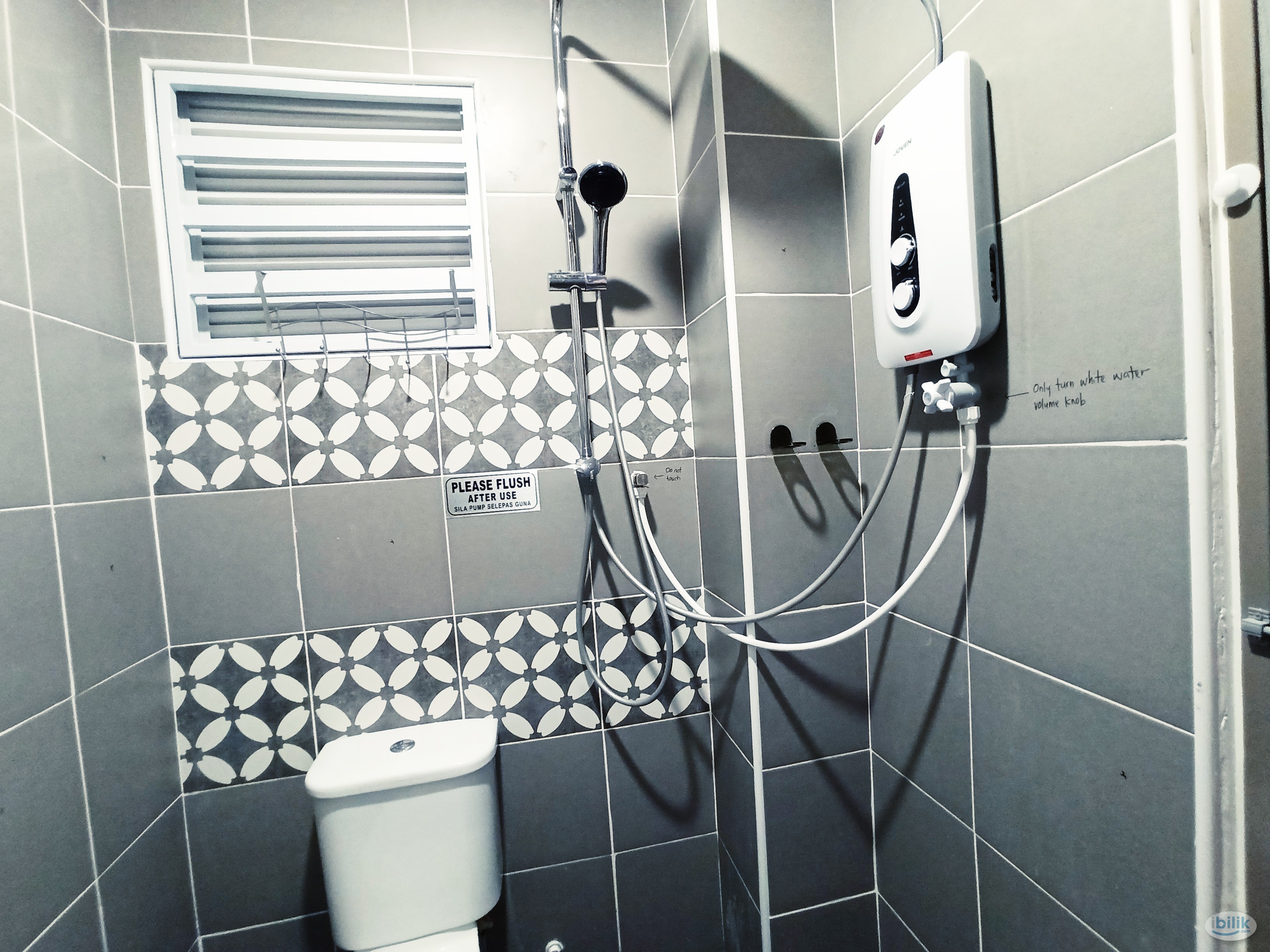RAWANG town centre KWSP single room 2 lifts 2 bathrooms kitchen laundry parking guarded gated - Image 4