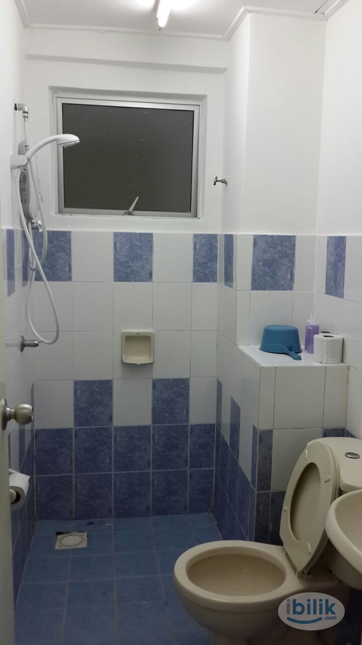 Master Room at Cengal Condominium, Bandar Sri Permaisuri - Image 5