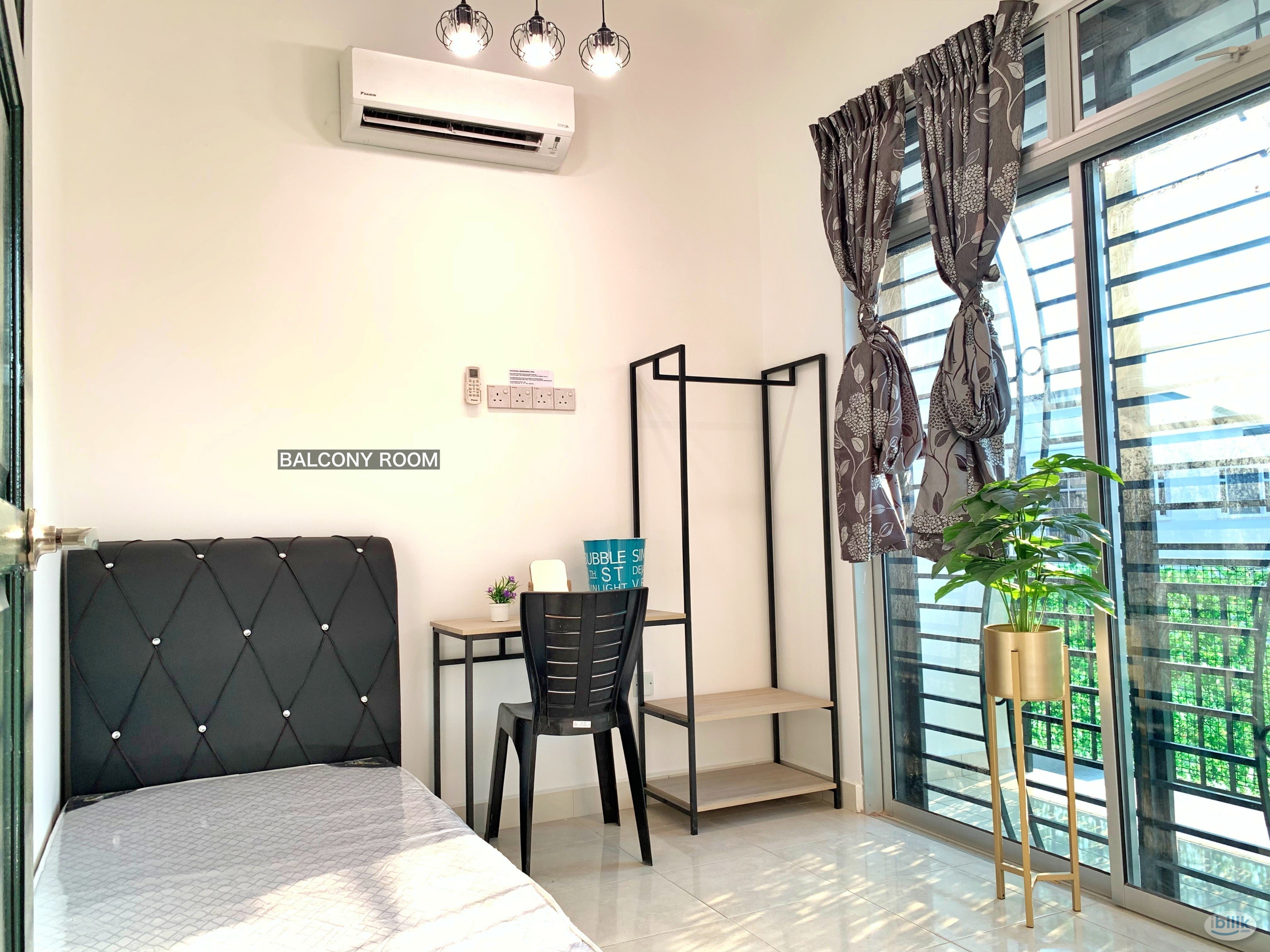 Balcony Roon Banting @Near Hospital Banting (Females Only) - Image 1