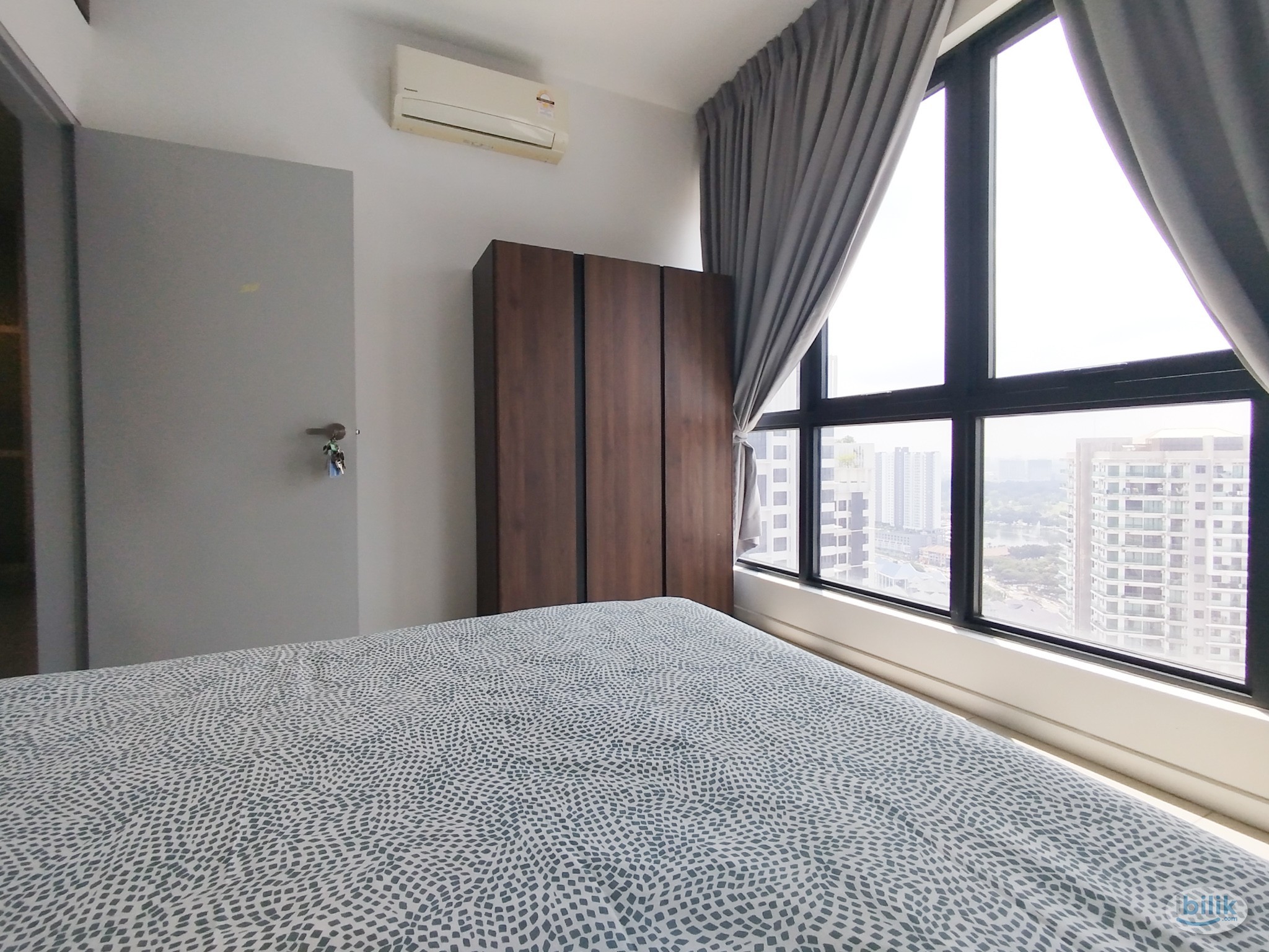 All Male (Medium Room) WIFI AirCond Near MRT BUS at Highpark Suites Kelana Jaya Petaling Jaya Glenmarie Paradigm Mall Ta - Image 2