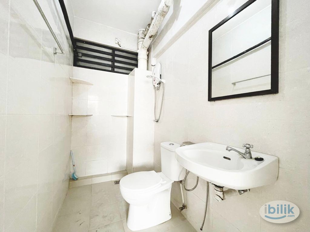 Clean Middle Room at Taman Chai Leng, Seberang Jaya - Image 3