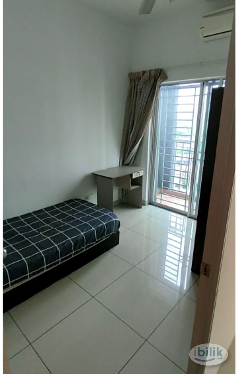 Middle Room at OUG Parklane, Old Klang Road - Image 1