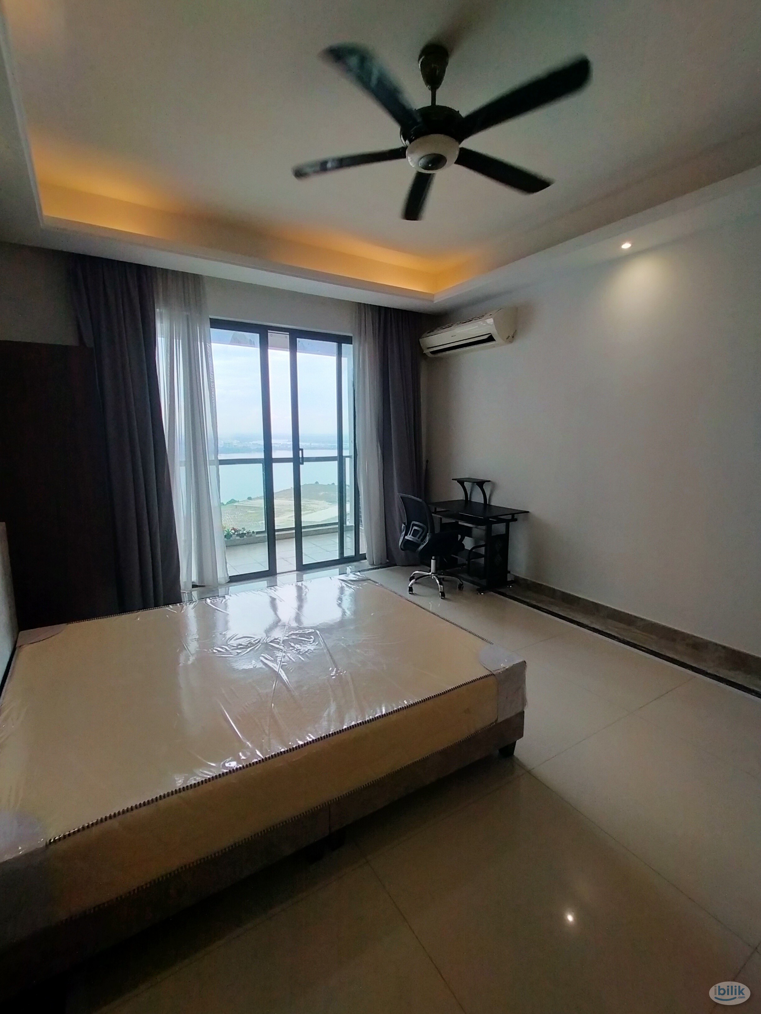 Big room with balcony at R&F Princess Cove (5 mins walk to CIQ) - Image 2