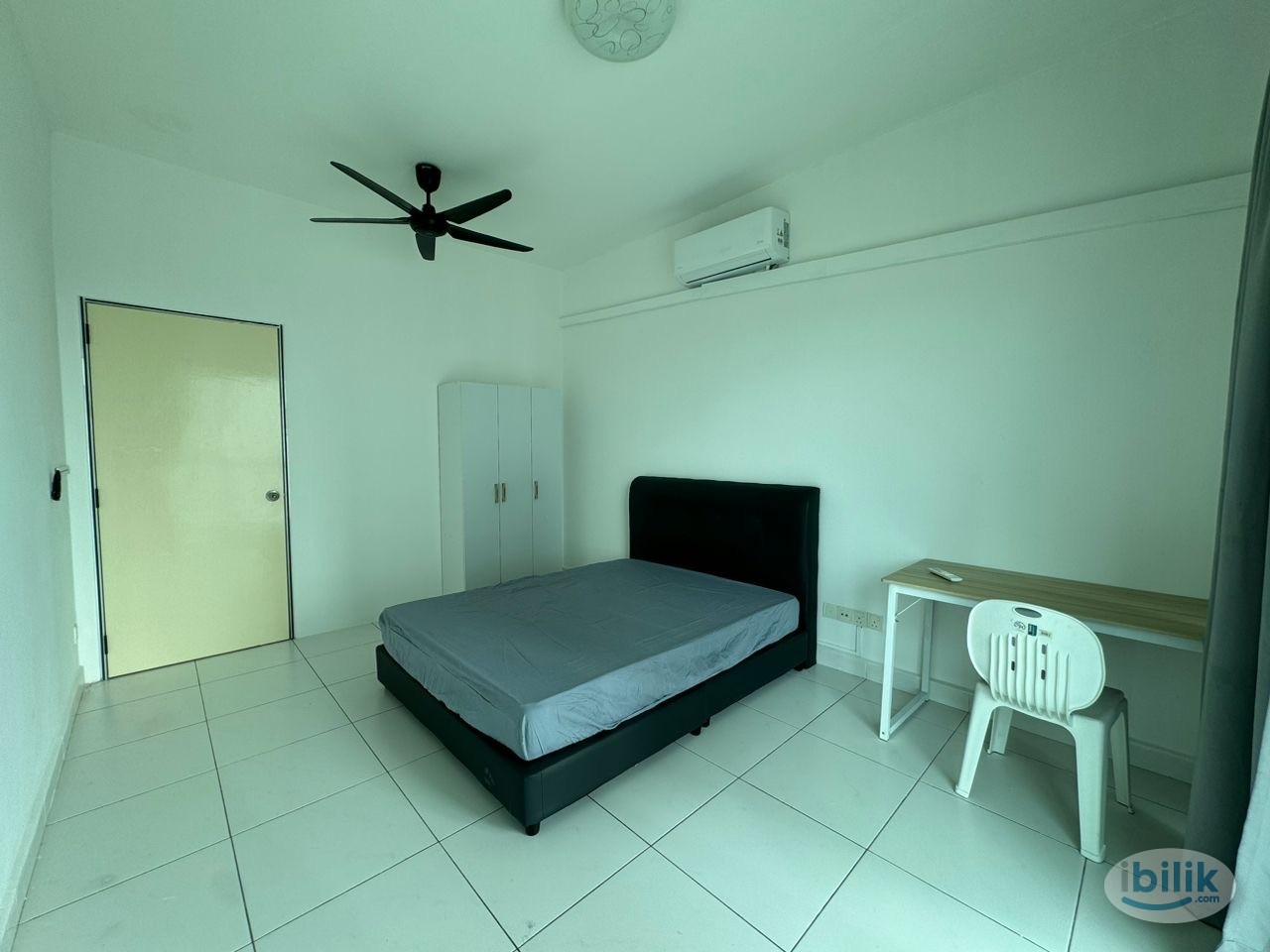 Master Room Private Bathroom at Elit Heights, Bayan Baru (Female Only) - Image 3