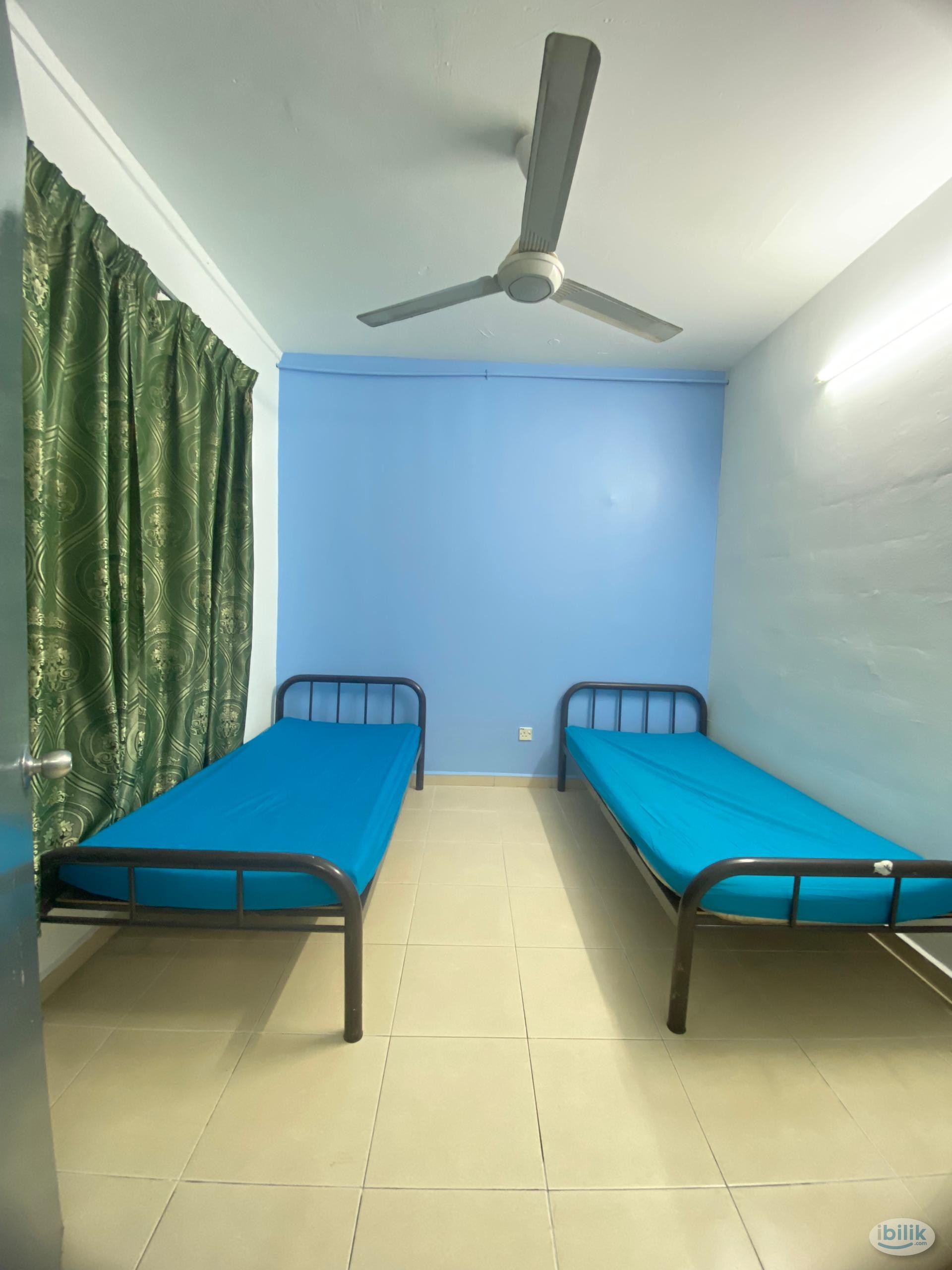 Middle Room at Bandar Sunway, Petaling Jaya - Image 1