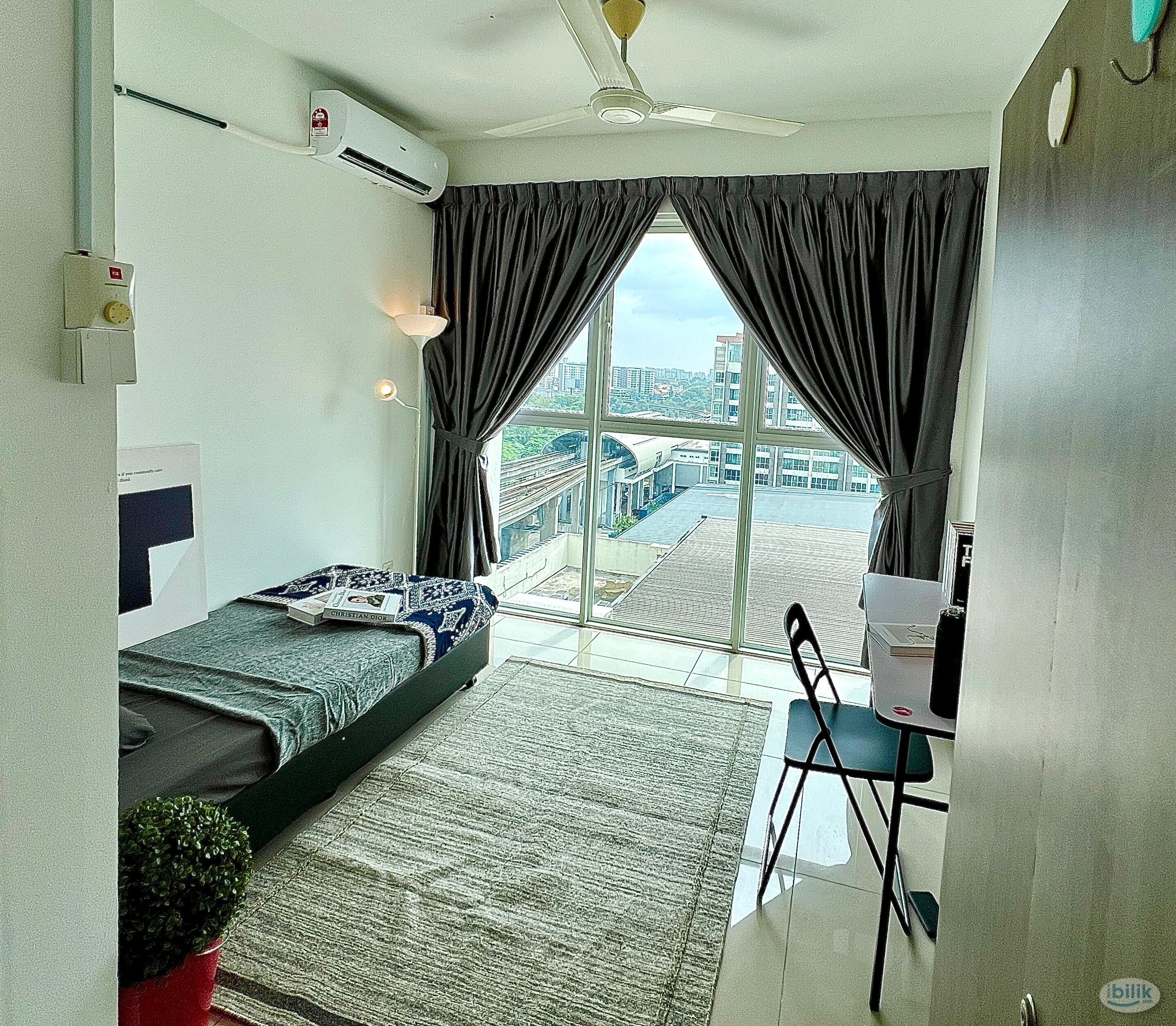 😍 5 mins walk to LRT 😍 Inclusive of Utilities 😍Free Wifi 😍Free Cleaning 😍Fully furnished Medium Room at Pacific Place Ar - Image 1