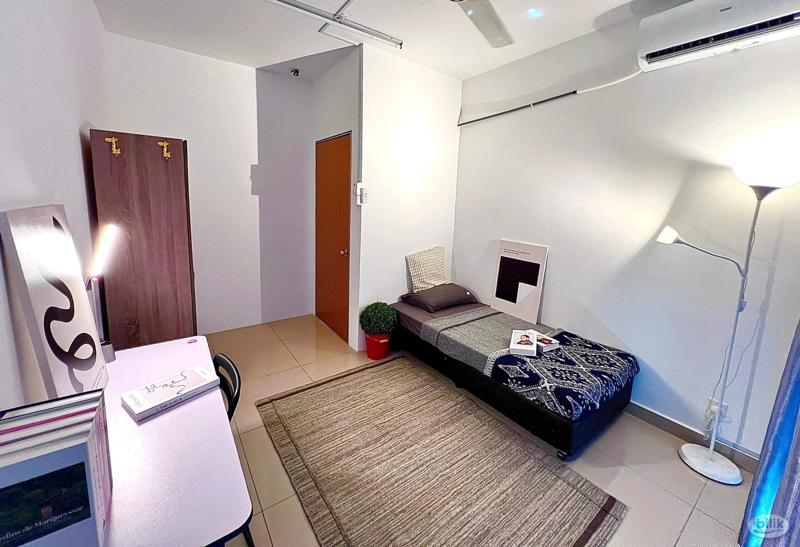 😍 5 mins walk to LRT 😍 Inclusive of Utilities 😍Free Wifi 😍Free Cleaning 😍Fully furnished Medium Room at Pacific Place Ar - Image 2