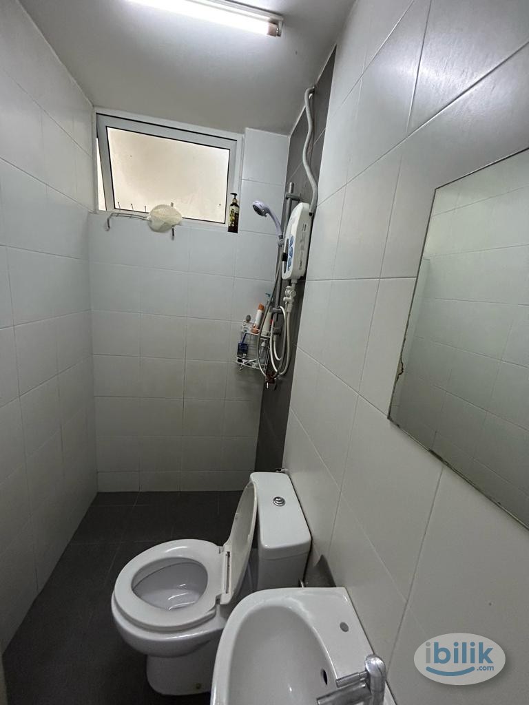 😍 5 mins walk to LRT 😍 Inclusive of Utilities 😍Free Wifi 😍Free Cleaning 😍Fully furnished Medium Room at Pacific Place Ar - Image 3