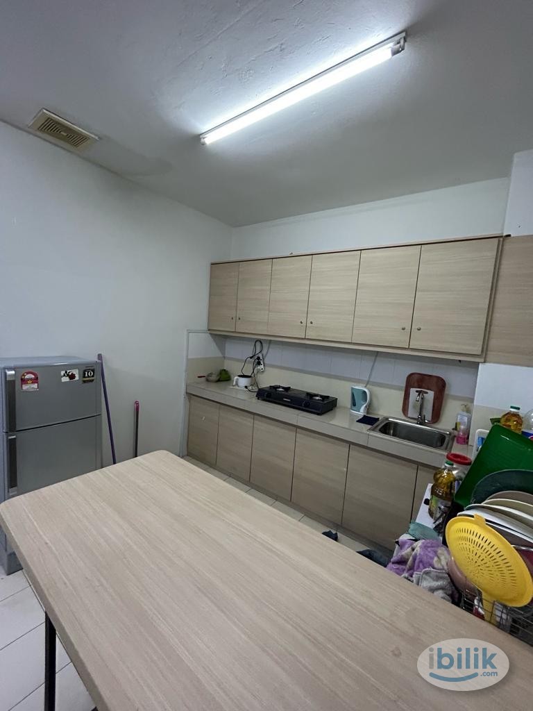 😍 5 mins walk to LRT 😍 Inclusive of Utilities 😍Free Wifi 😍Free Cleaning 😍Fully furnished Medium Room at Pacific Place Ar - Image 4