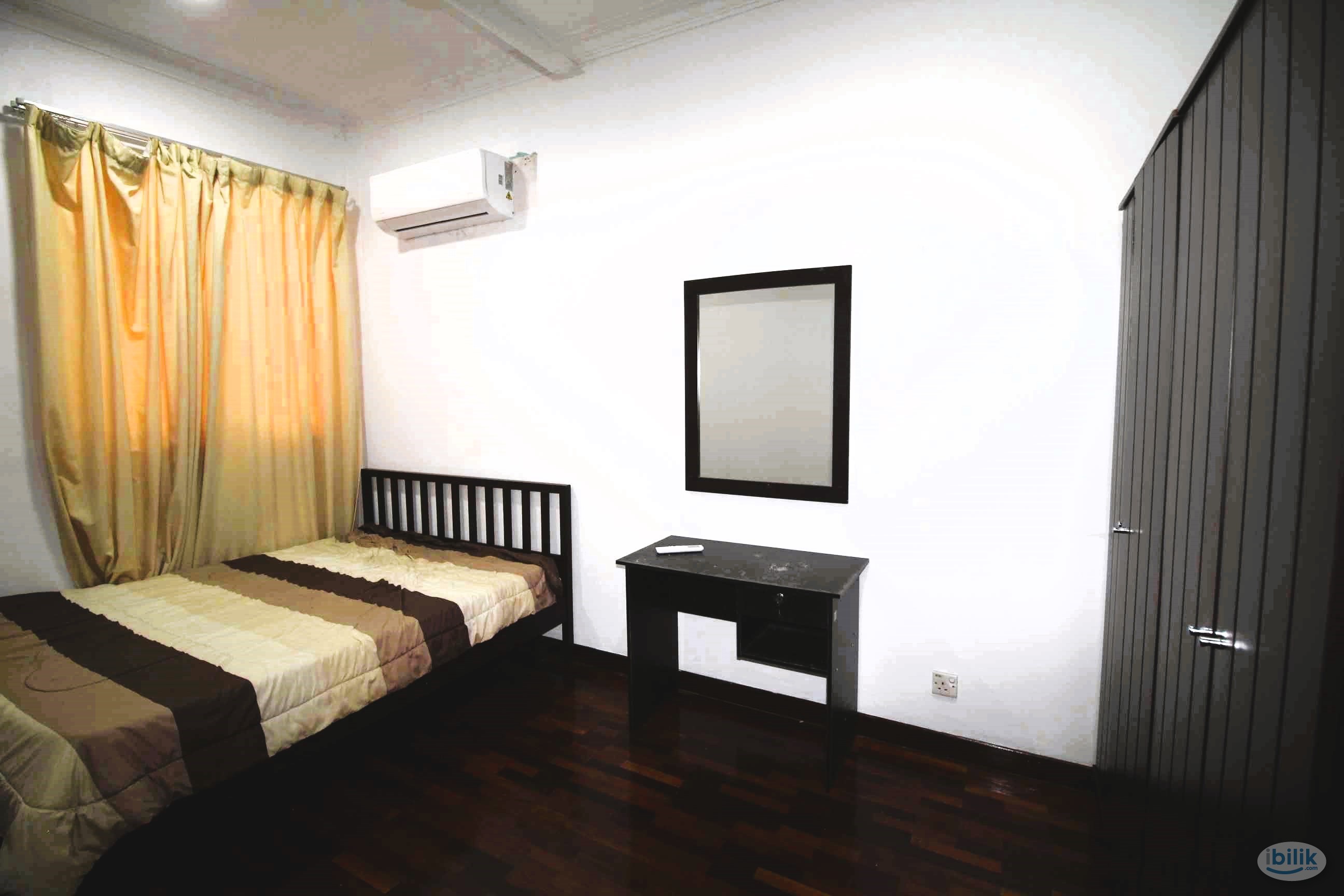 🚗AC Queen Size Bedroom, Male only, 8mins to Publika, Low Deposit🚗 Menara Duta 2 - Image 1
