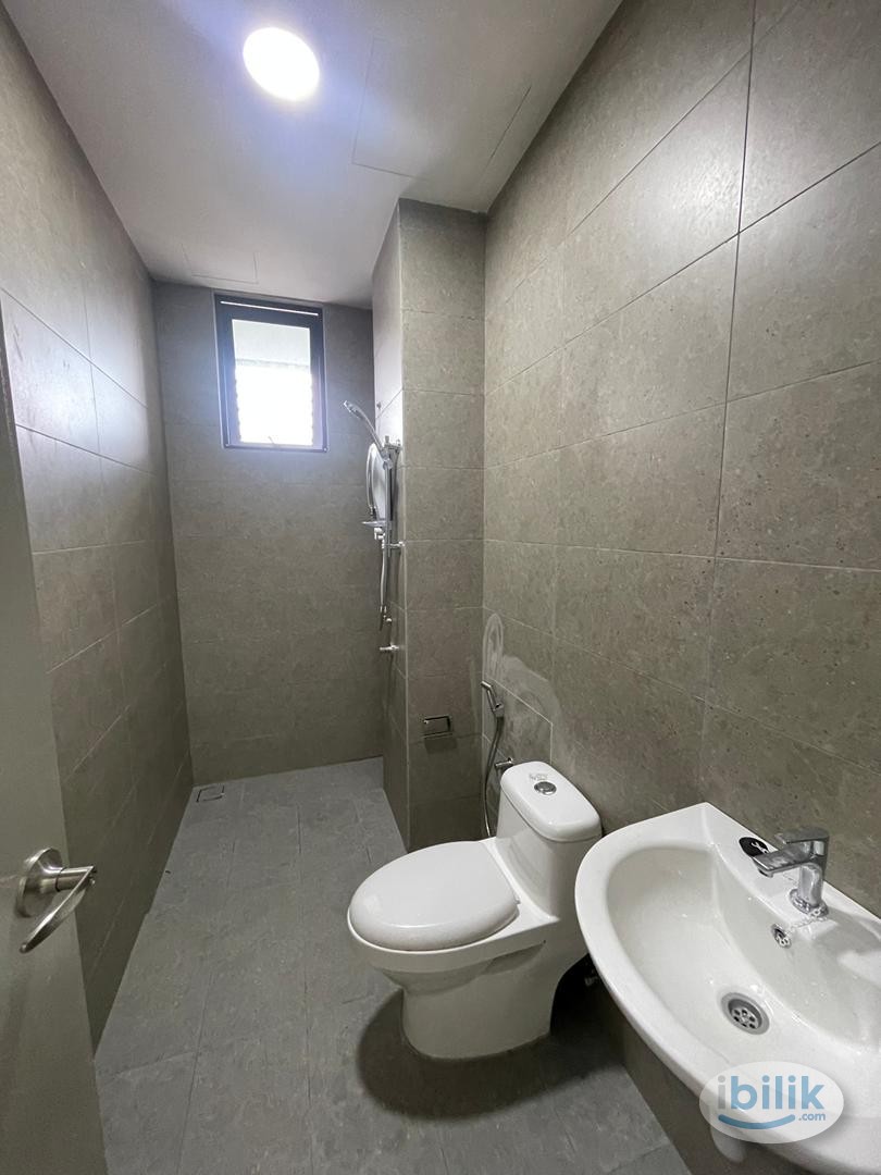 Master Room at Bandar Sunway, Petaling Jaya, Verando Residence - Image 3