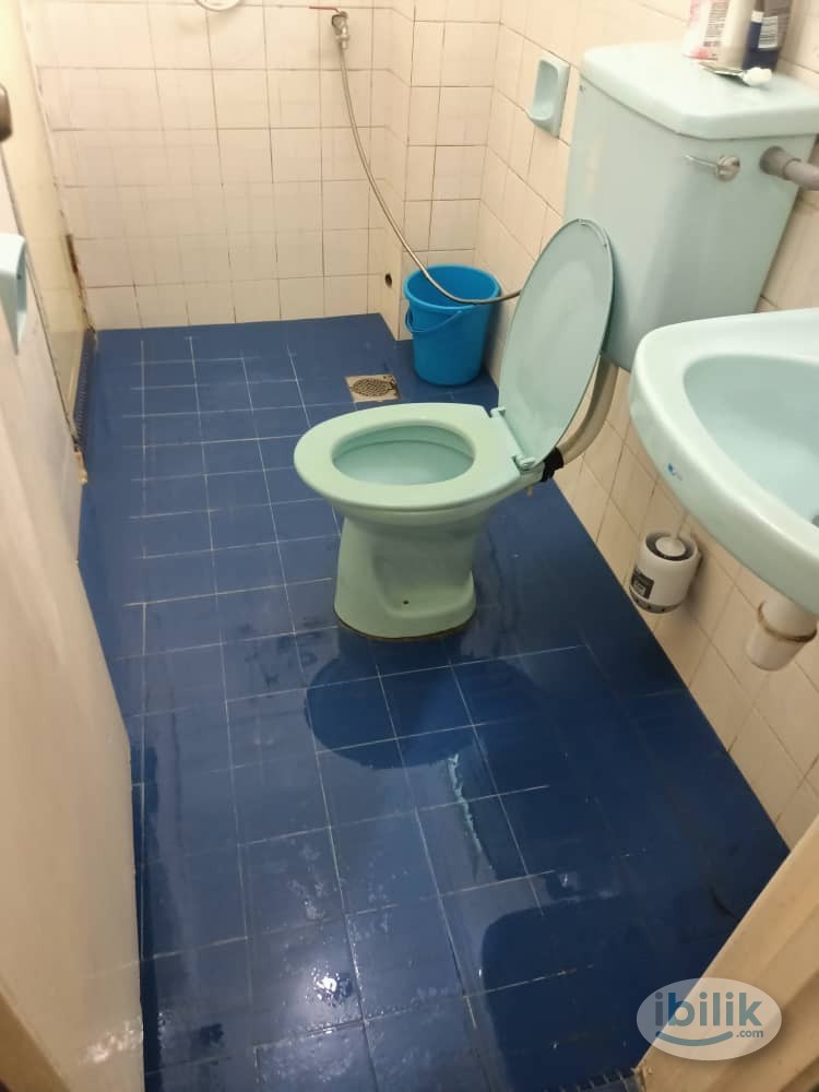 Room with Twin Sharing Attached Bathroom PJS 9, Bandar Sunway - Image 1