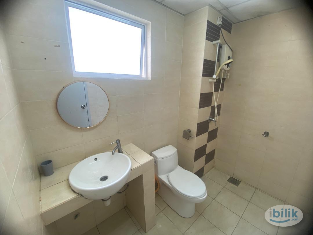 Master Room at Cova Villa, Kota Damansara - Image 2