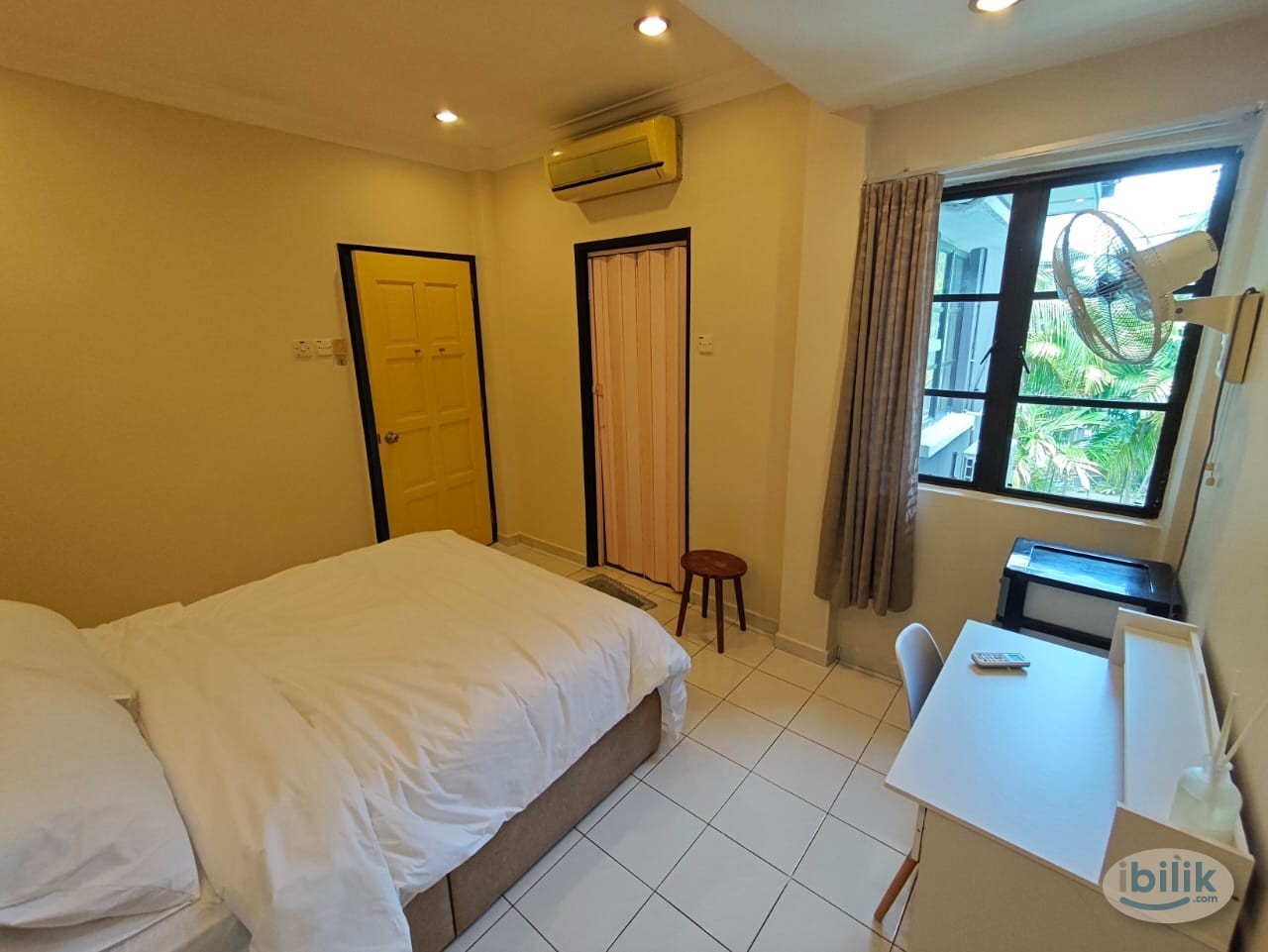 Middle Room at OUG - Image 2