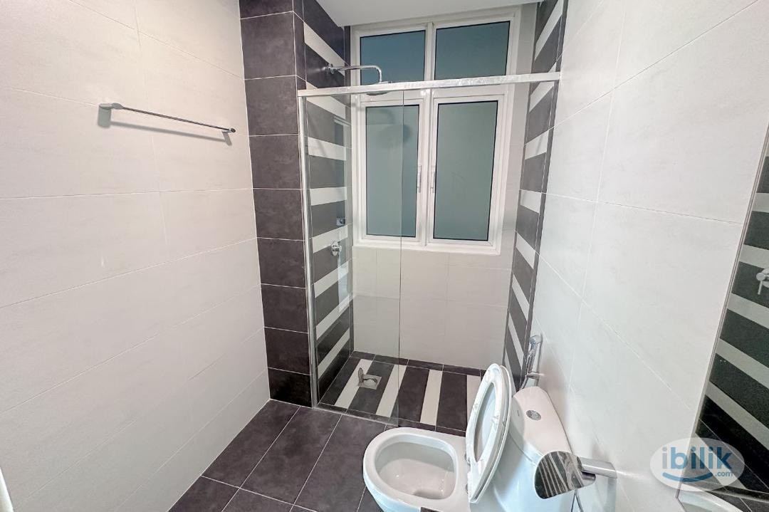 Master Room at Central Residence, Sungai Besi - Image 4