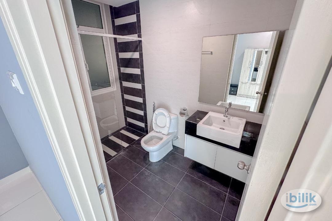 Master Room at Central Residence, Sungai Besi - Image 3