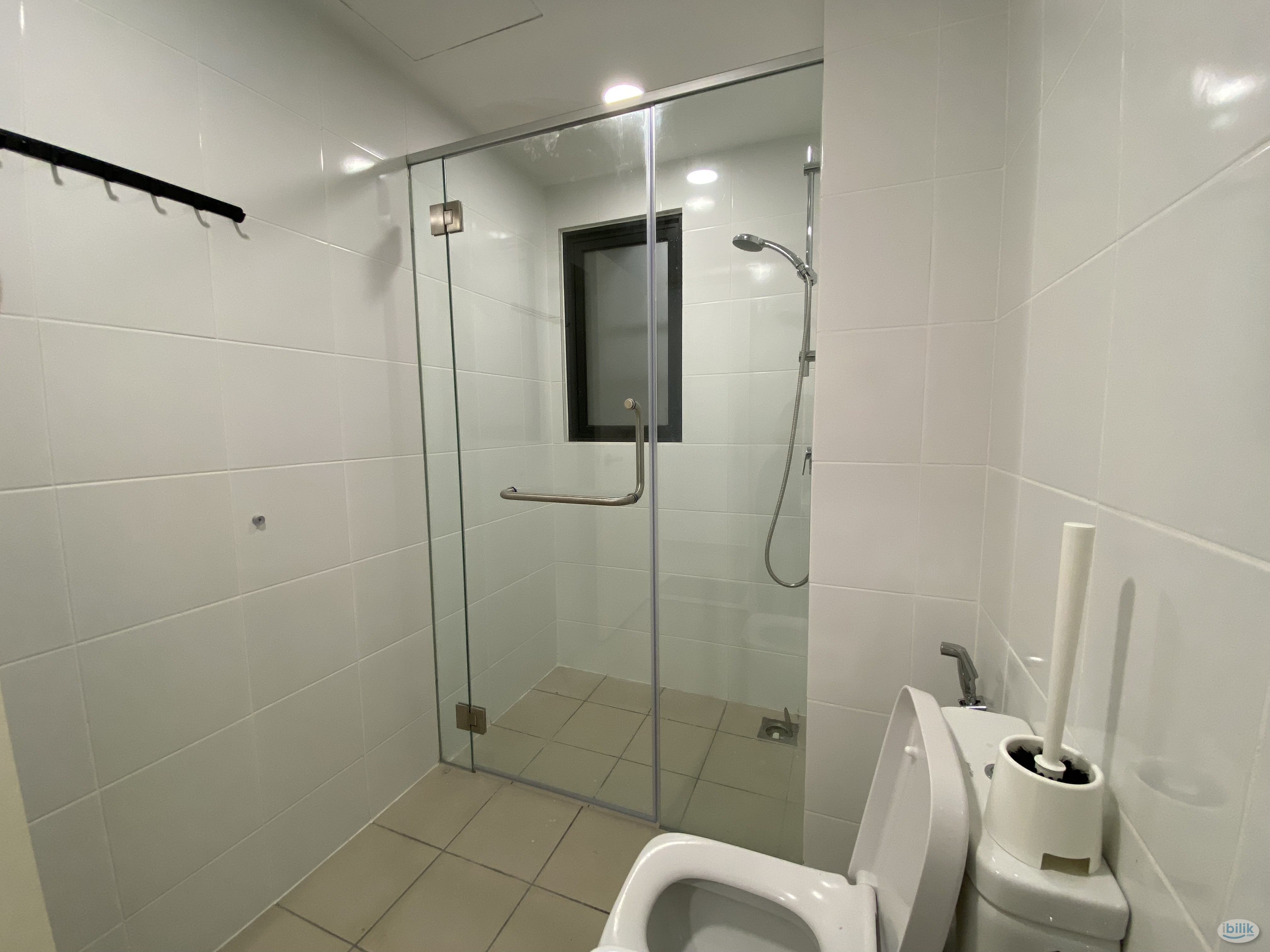 Master Room at Parc3 Residences walking distance to MRT Maluri - Image 4