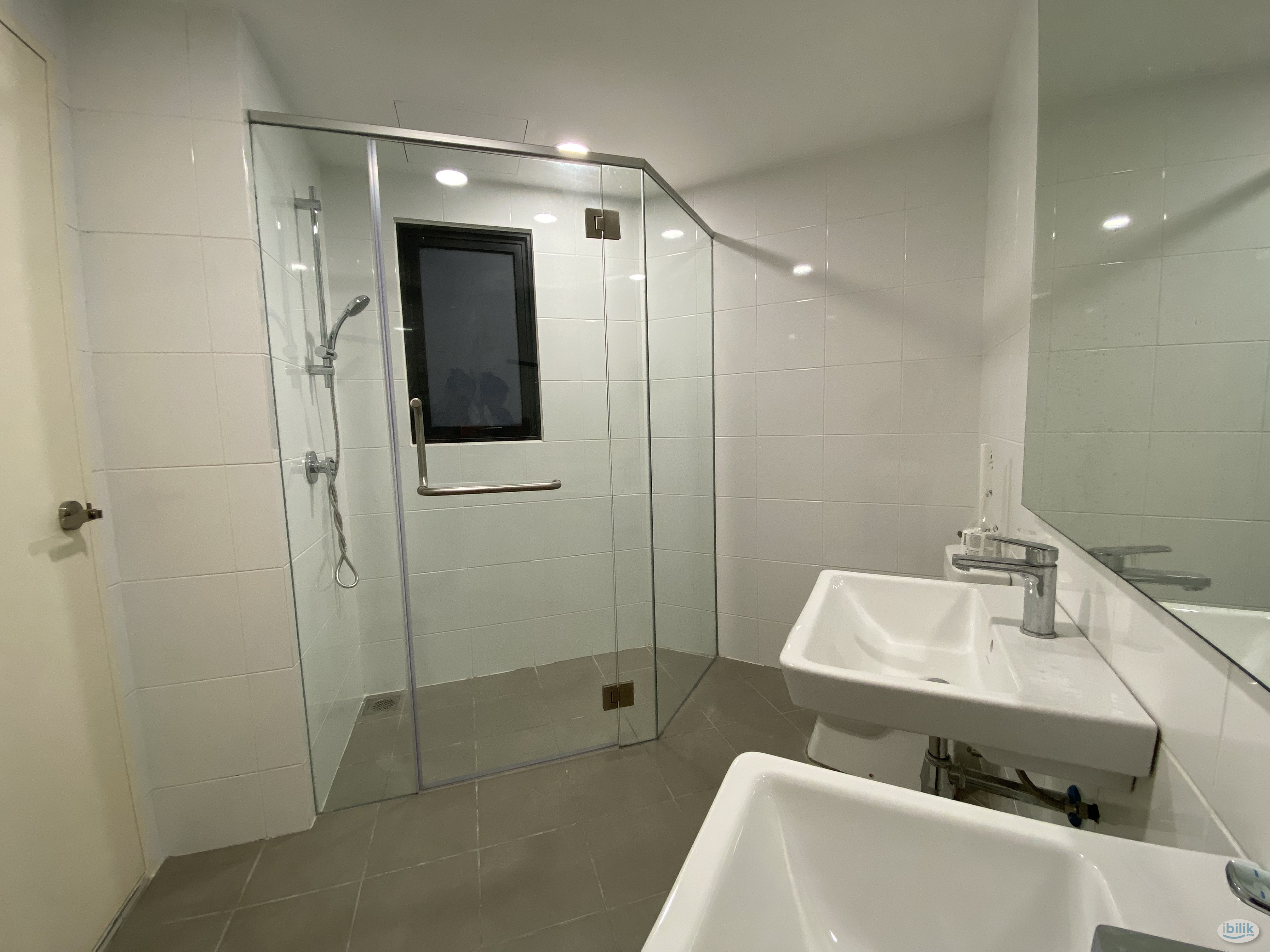 Middle Room at Parc3 Residences walking distance to MRT Maluri - Image 4