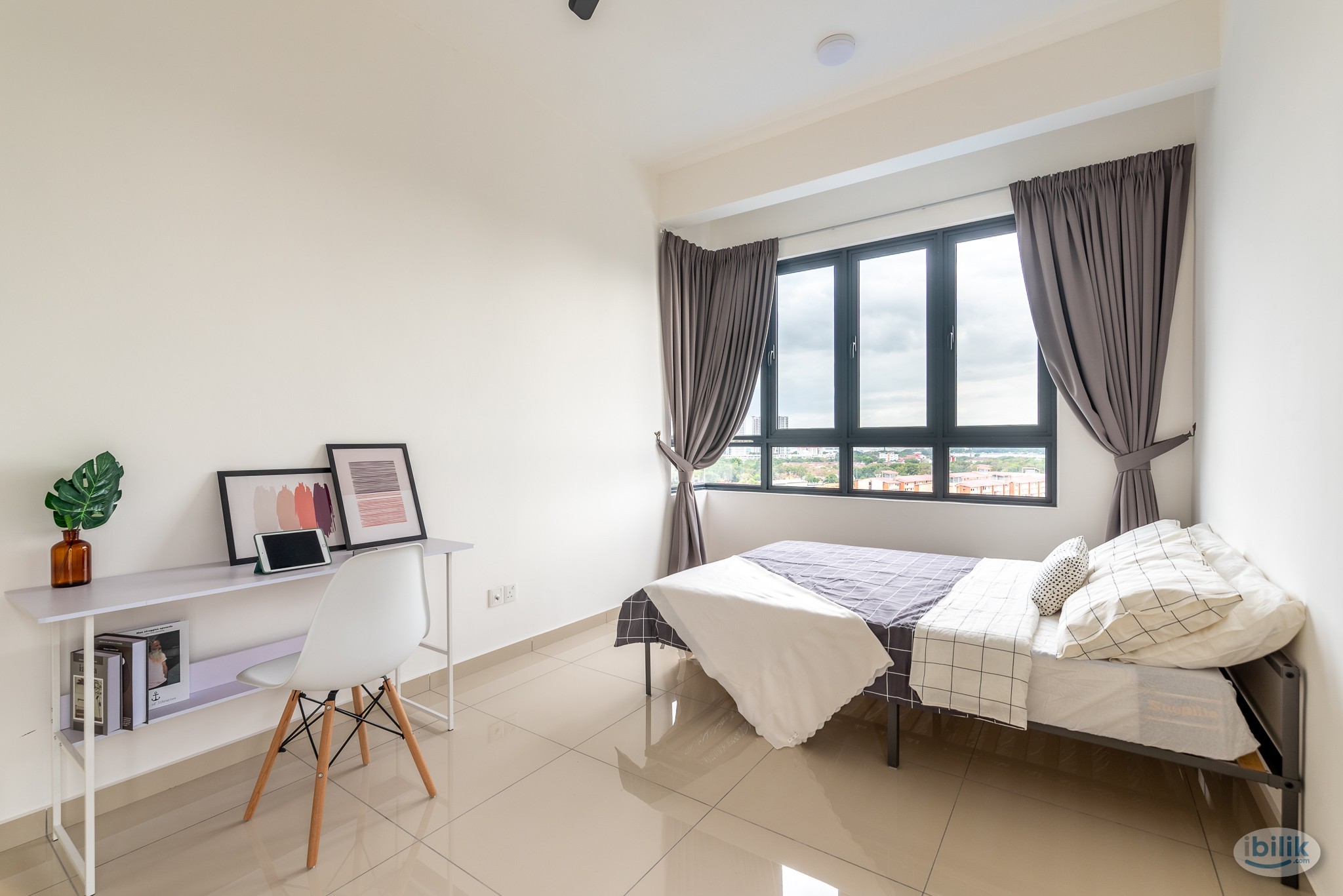 *Female only unit*MASTER ROOM QUEEN BED ENSUITE @ Golden Triangle 2 - Image 1