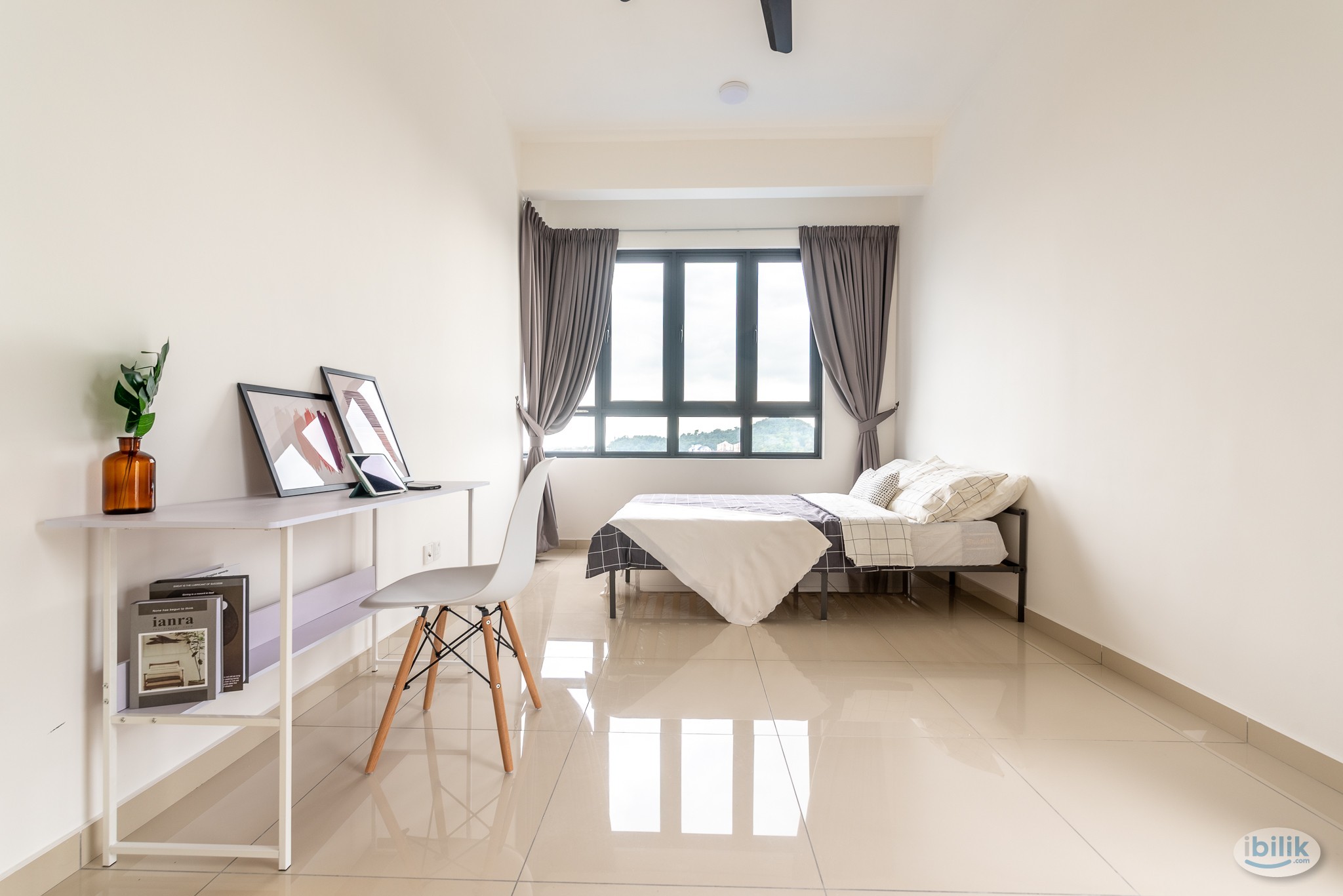 *Female only unit*MASTER ROOM QUEEN BED ENSUITE @ Golden Triangle 2 - Image 2