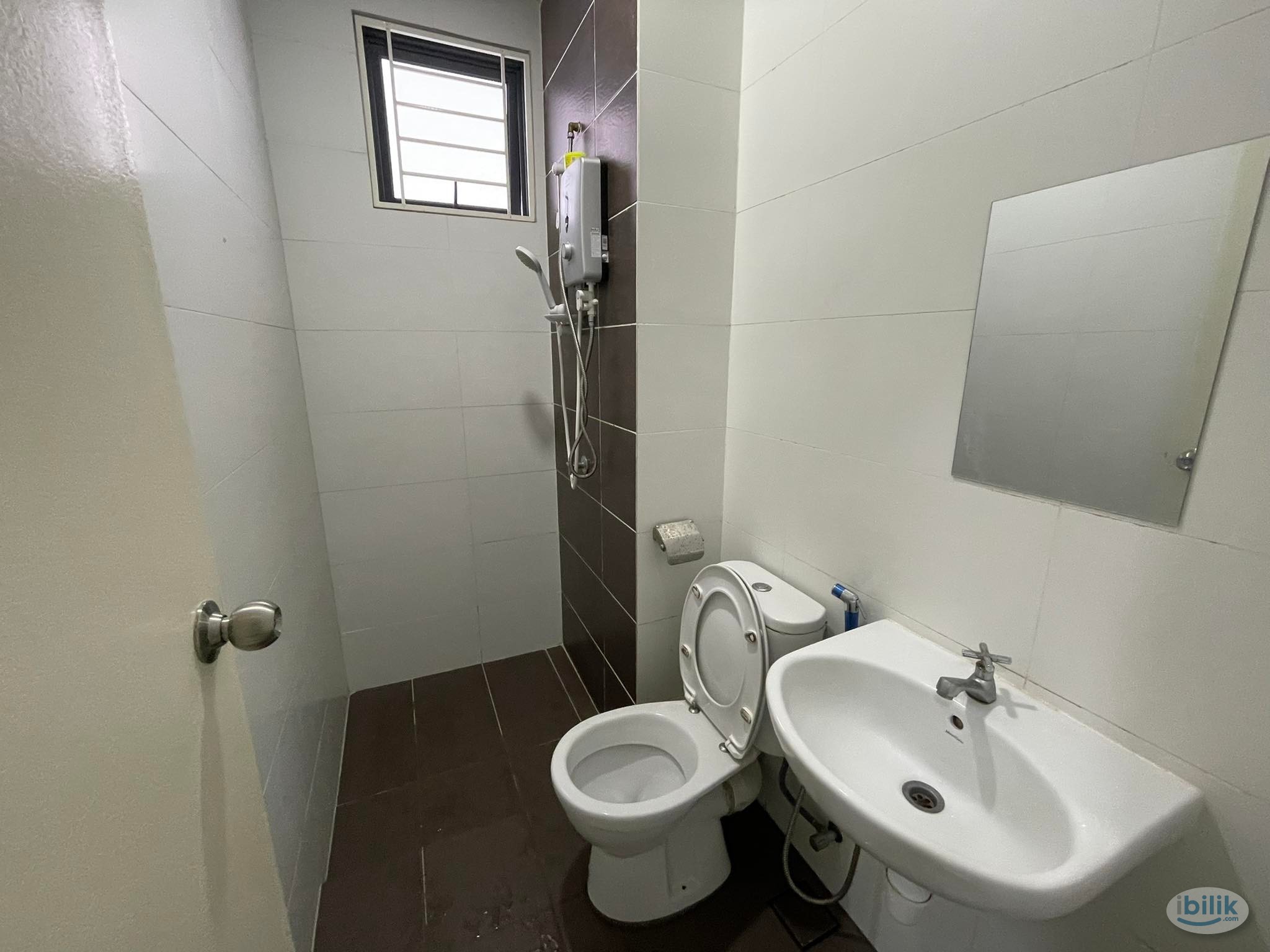Middle Room at Skyview Residence, Jelutong - Image 2