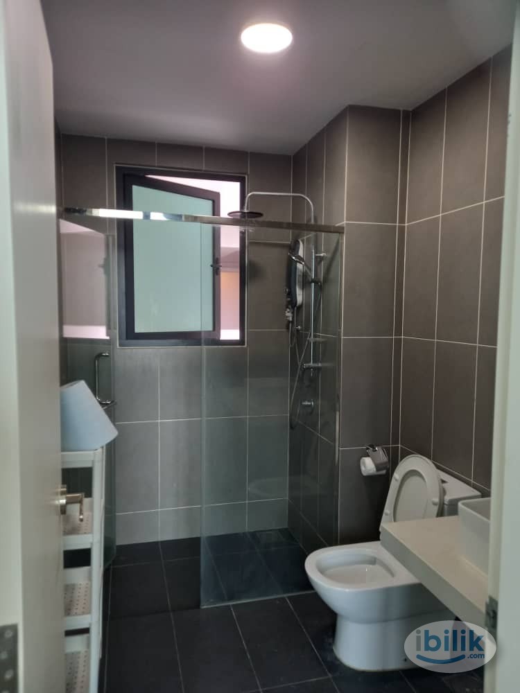 Master Room at Greenfield Residence, Bandar Sunway - Image 1