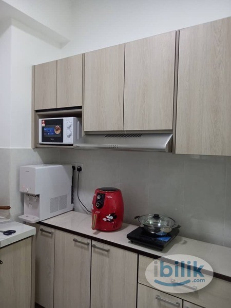 Master Room at Greenfield Residence, Bandar Sunway - Image 5