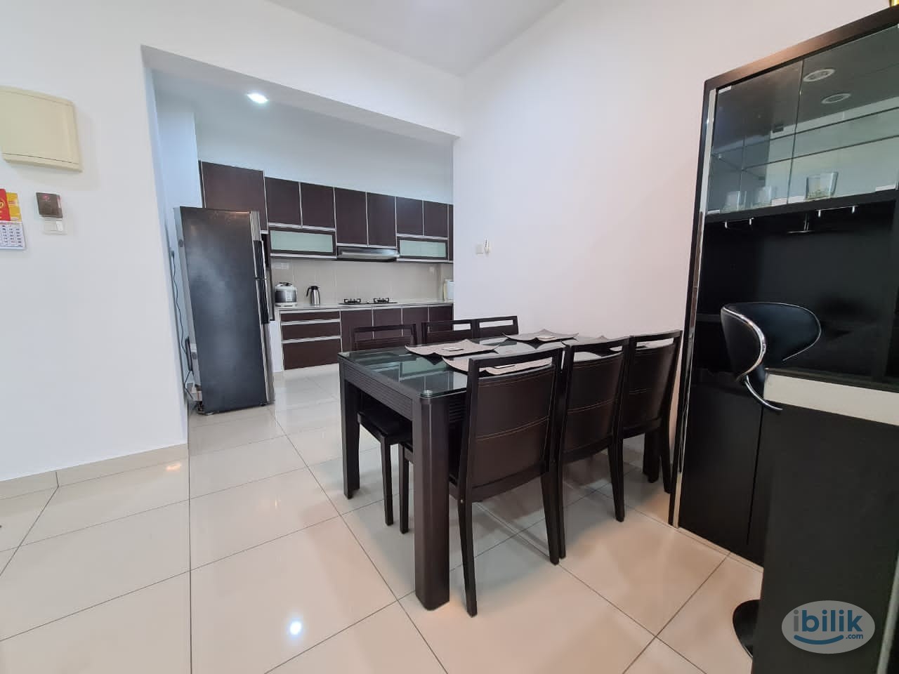 Comfy Middle Room at Orange 3 Condo Butterworth - Image 3