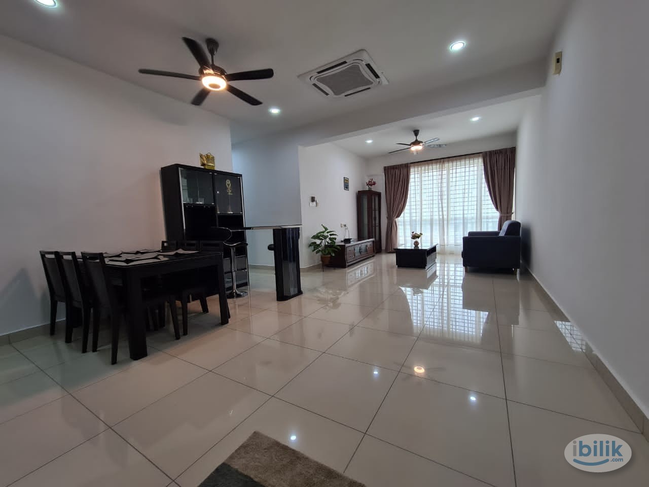 Comfy Middle Room at Orange 3 Condo Butterworth - Image 5