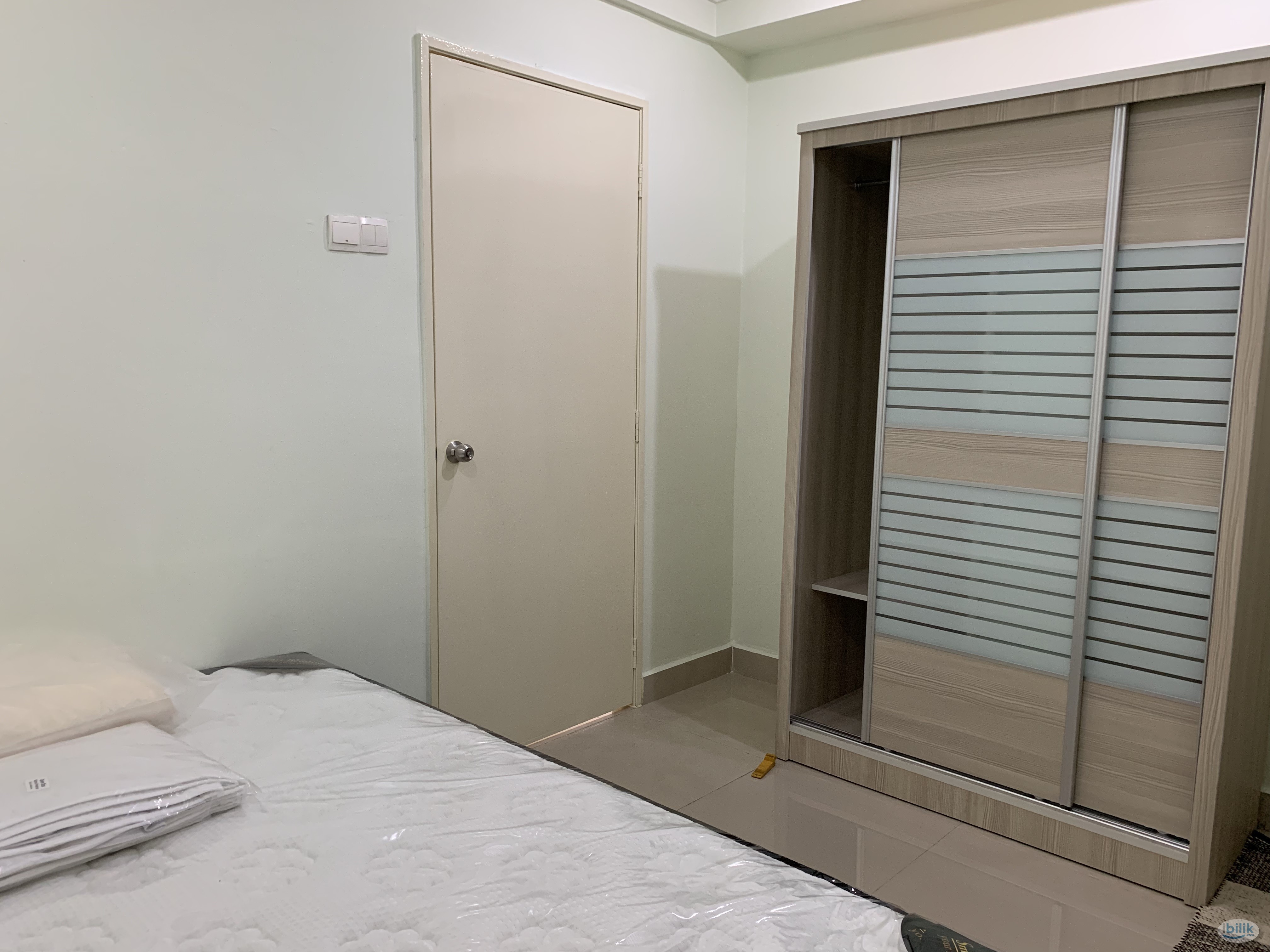 Middle Room with attached bathroom at Seaview Tower, Butterworth - Image 2