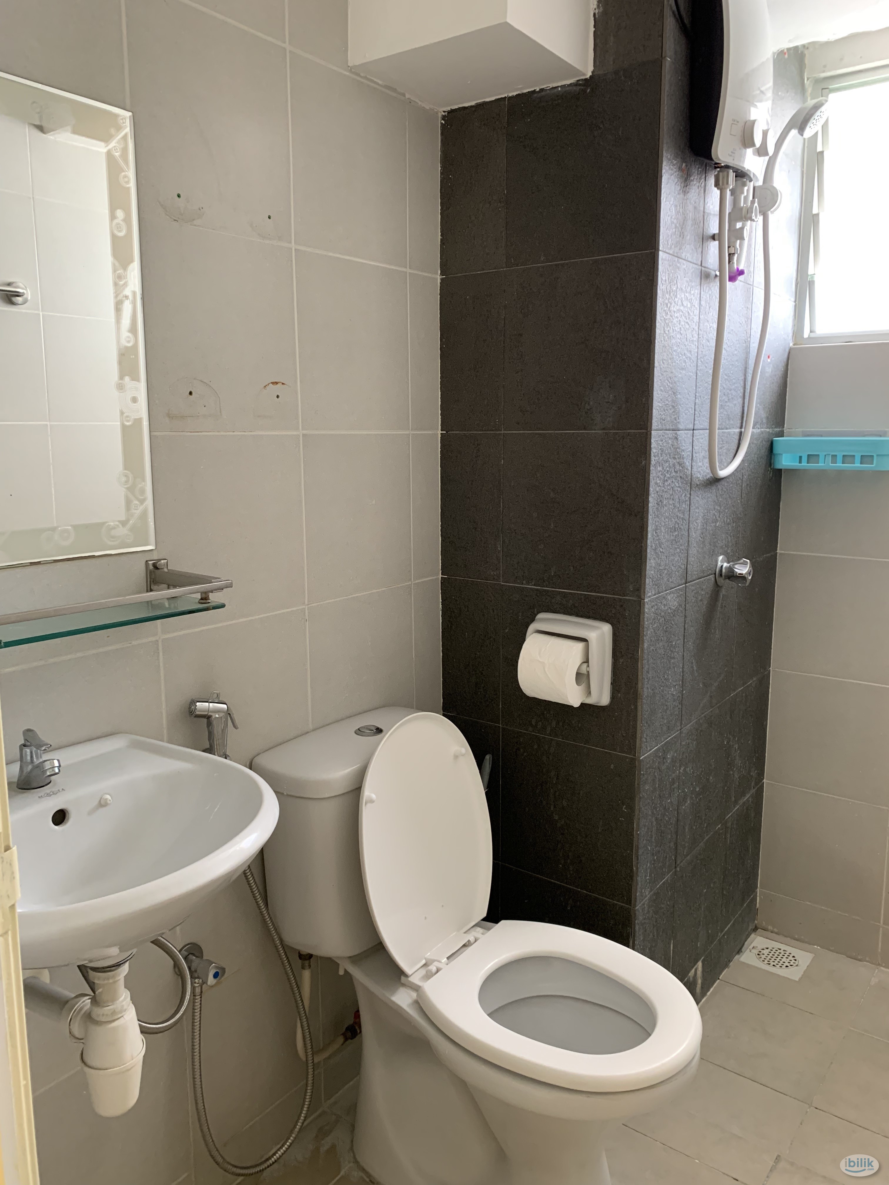 Middle Room with attached bathroom at Seaview Tower, Butterworth - Image 3