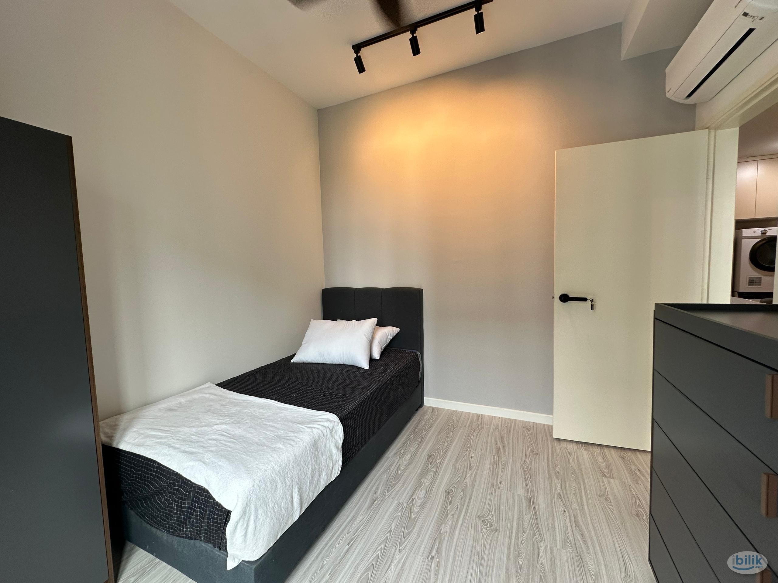 Low Deposit!!! Middle Room @ at Meta Residences Putra Permai, Seri Kembangan - Image 2