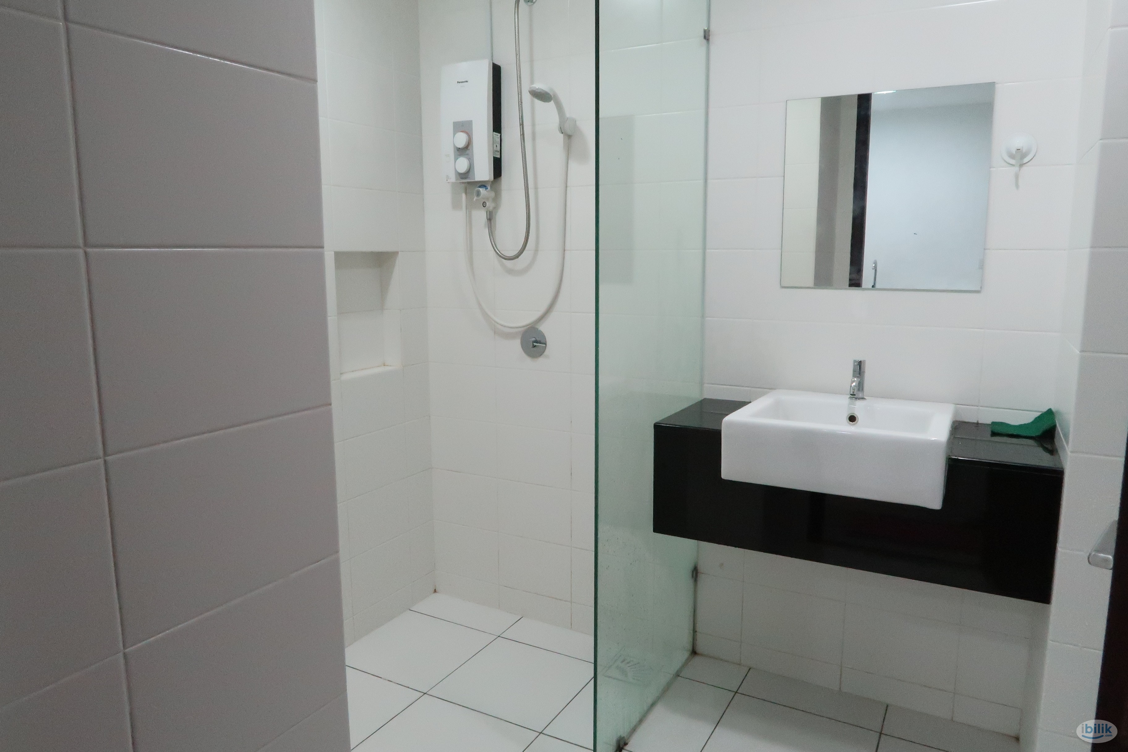 Middle Room at Setia Alam, Shah Alam - Image 4