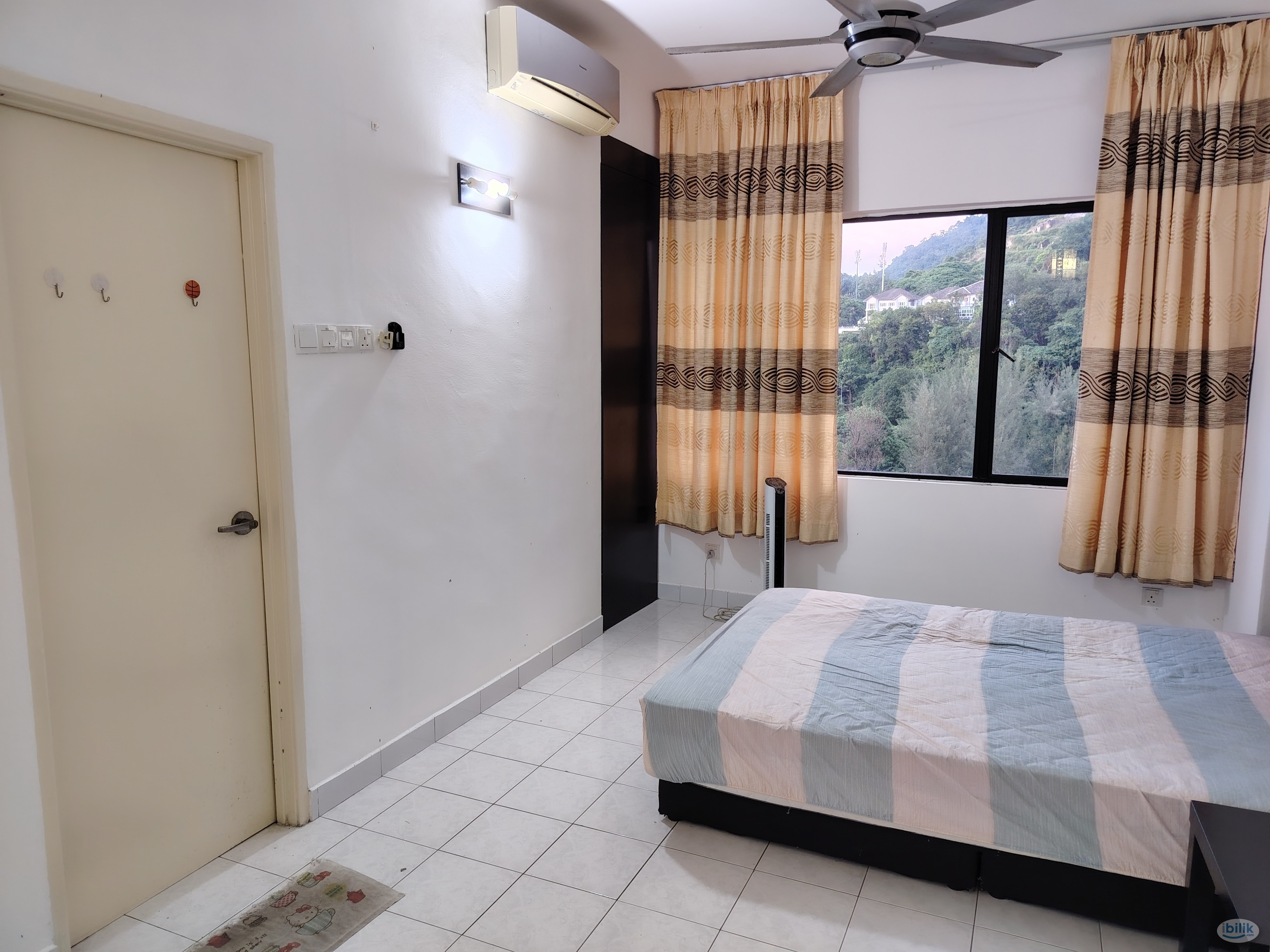 Master Room at Parkview Towers, Bukit Jambul - Image 1