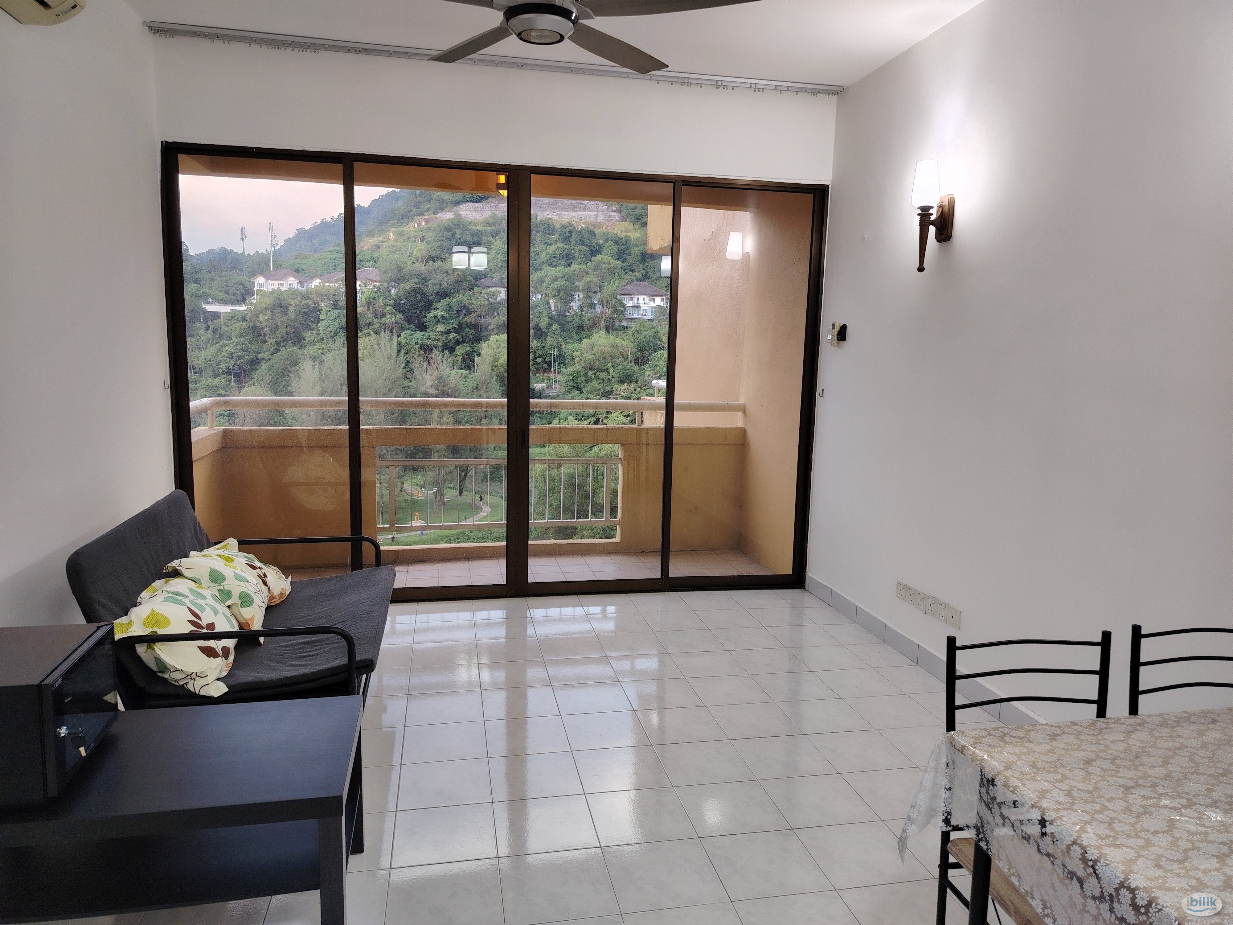 Master Room at Parkview Towers, Bukit Jambul - Image 2