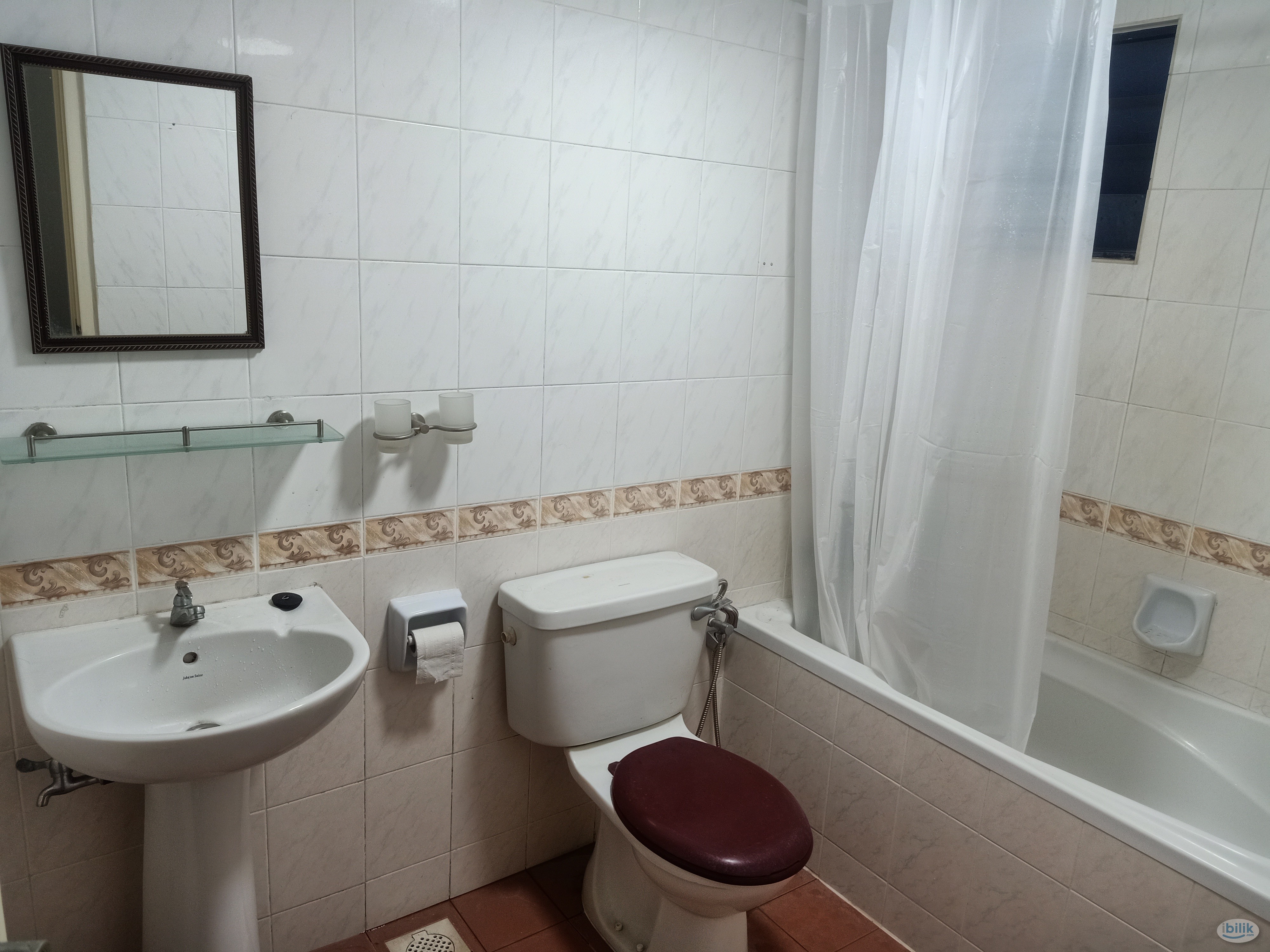 Master Room at Parkview Towers, Bukit Jambul - Image 3