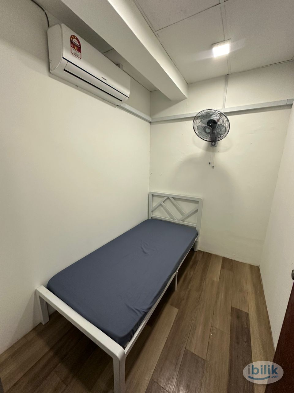 🚊female room @ Puchong, 150m to LRT, near IOI mall, free wifi fully furnished - Image 1