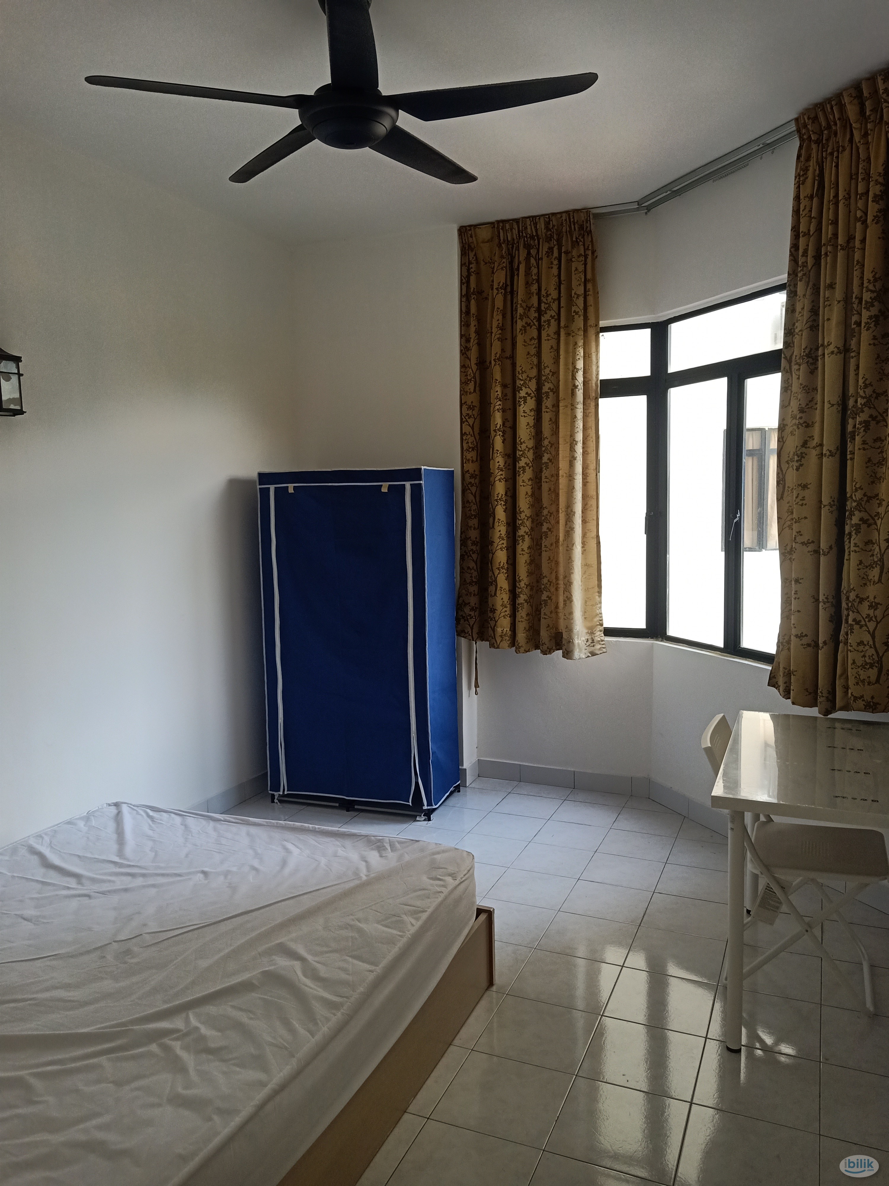 Middle Room at Parkview Towers, Bukit Jambul - Image 2