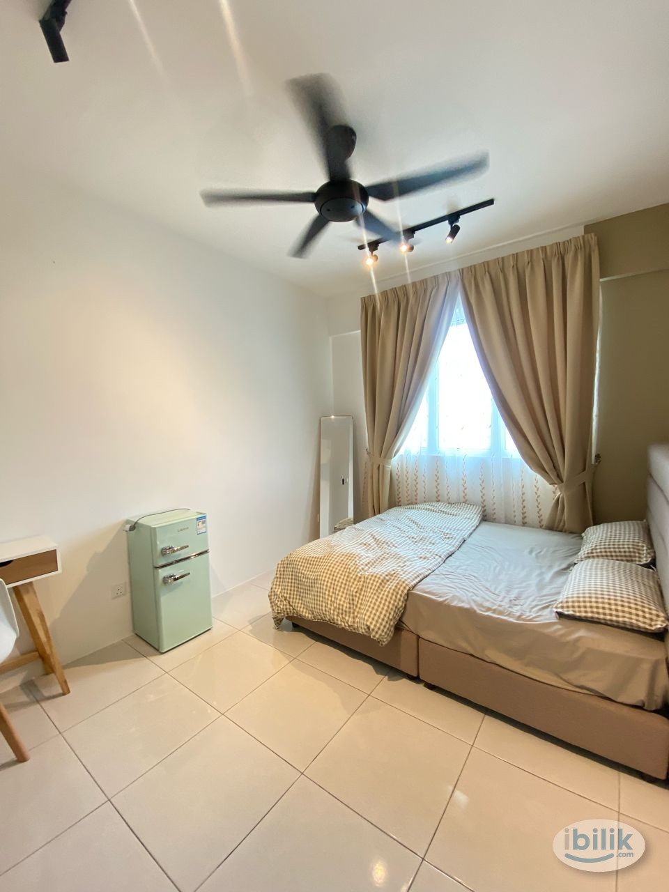 Master Room at Fairview Residence, Bayan Lepas - Image 1
