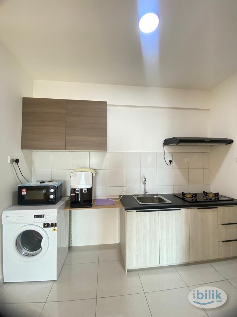 Master Room at Fairview Residence, Bayan Lepas - Image 3